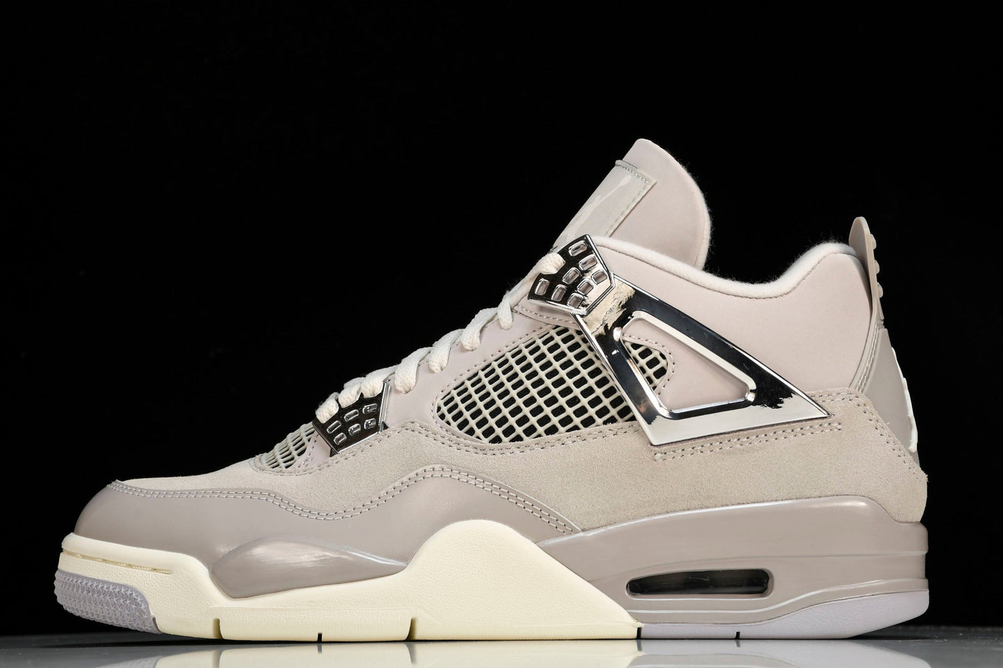 AJ4 Retro "Frozen Moments" - UK W 5 (M 5.5) / US W 7.5 (M 6) / EU 38.5
