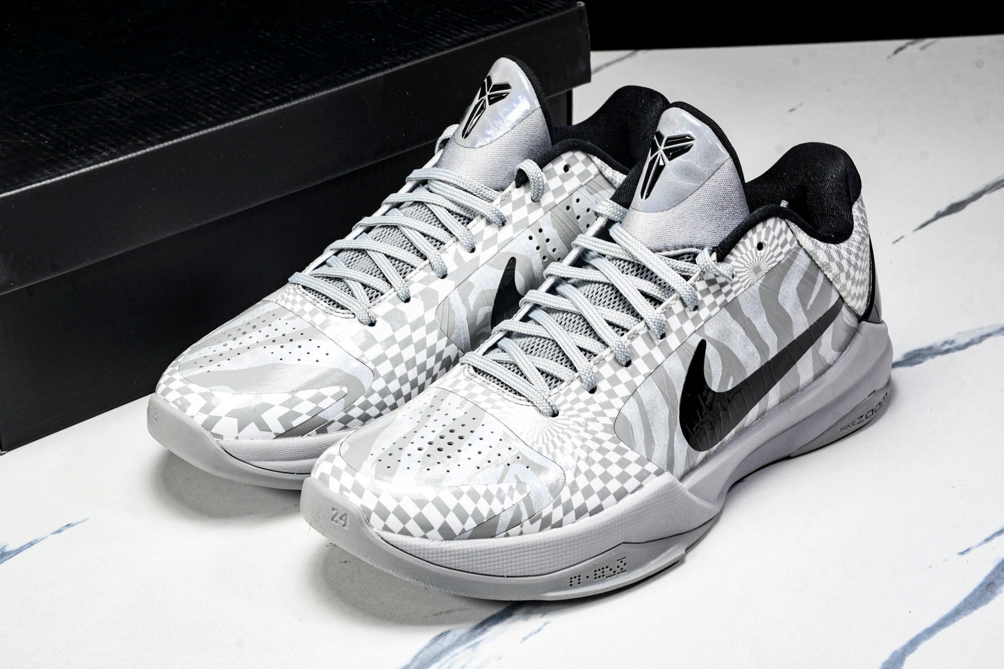 Kobe 5 Protro Demar Derozan PE 'Zebra'
