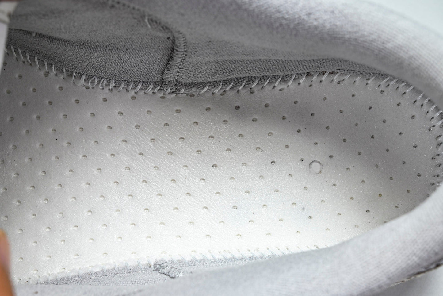 Вalenciaga Hamptons Worn-Out Sneaker 'Off-White Grey Red'