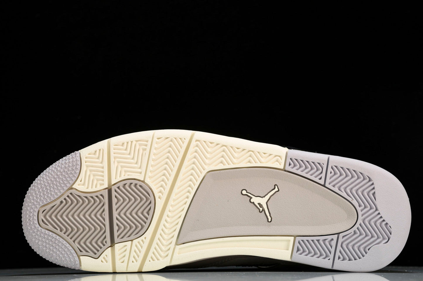 AJ4 Retro "Frozen Moments" - UK W 5 (M 5.5) / US W 7.5 (M 6) / EU 38.5