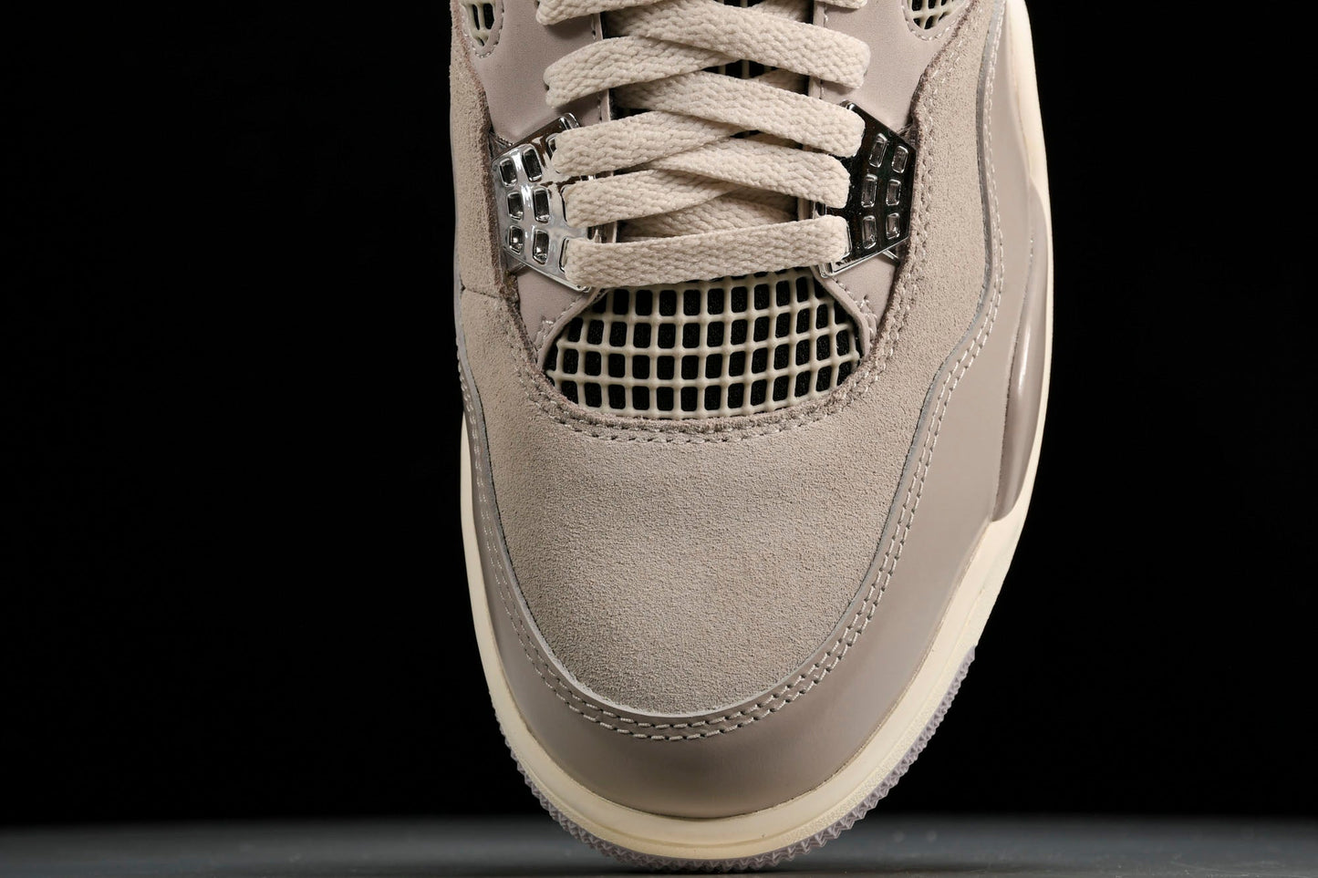 AJ4 Retro "Frozen Moments" - UK W 5 (M 5.5) / US W 7.5 (M 6) / EU 38.5