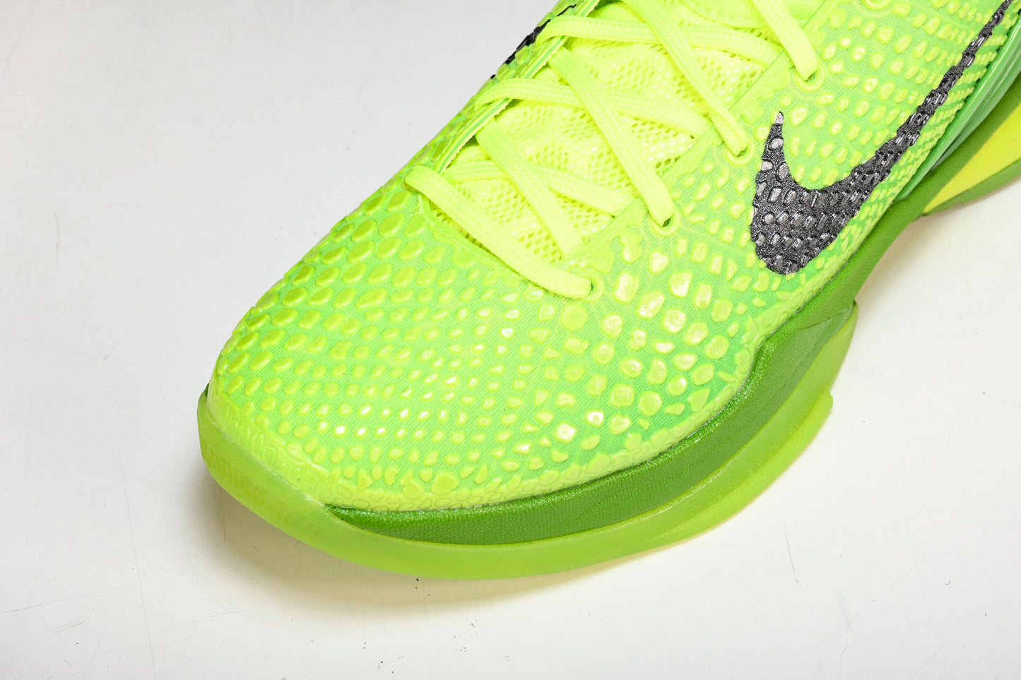 Kobe 6 Protro 'Grinch' - UK 7.5 / US 8.5 / EU 42