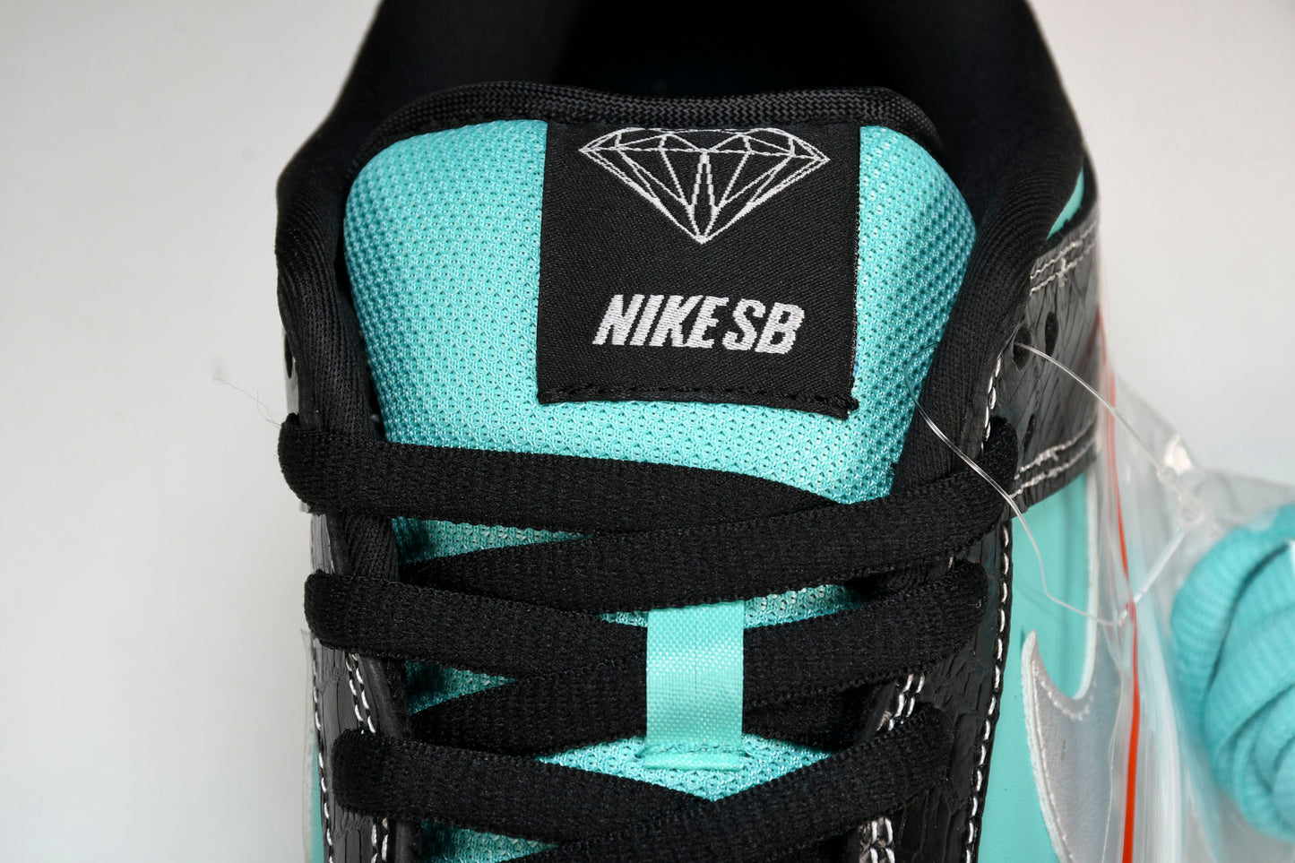SB Dnk Low x Diamond Supply Co.