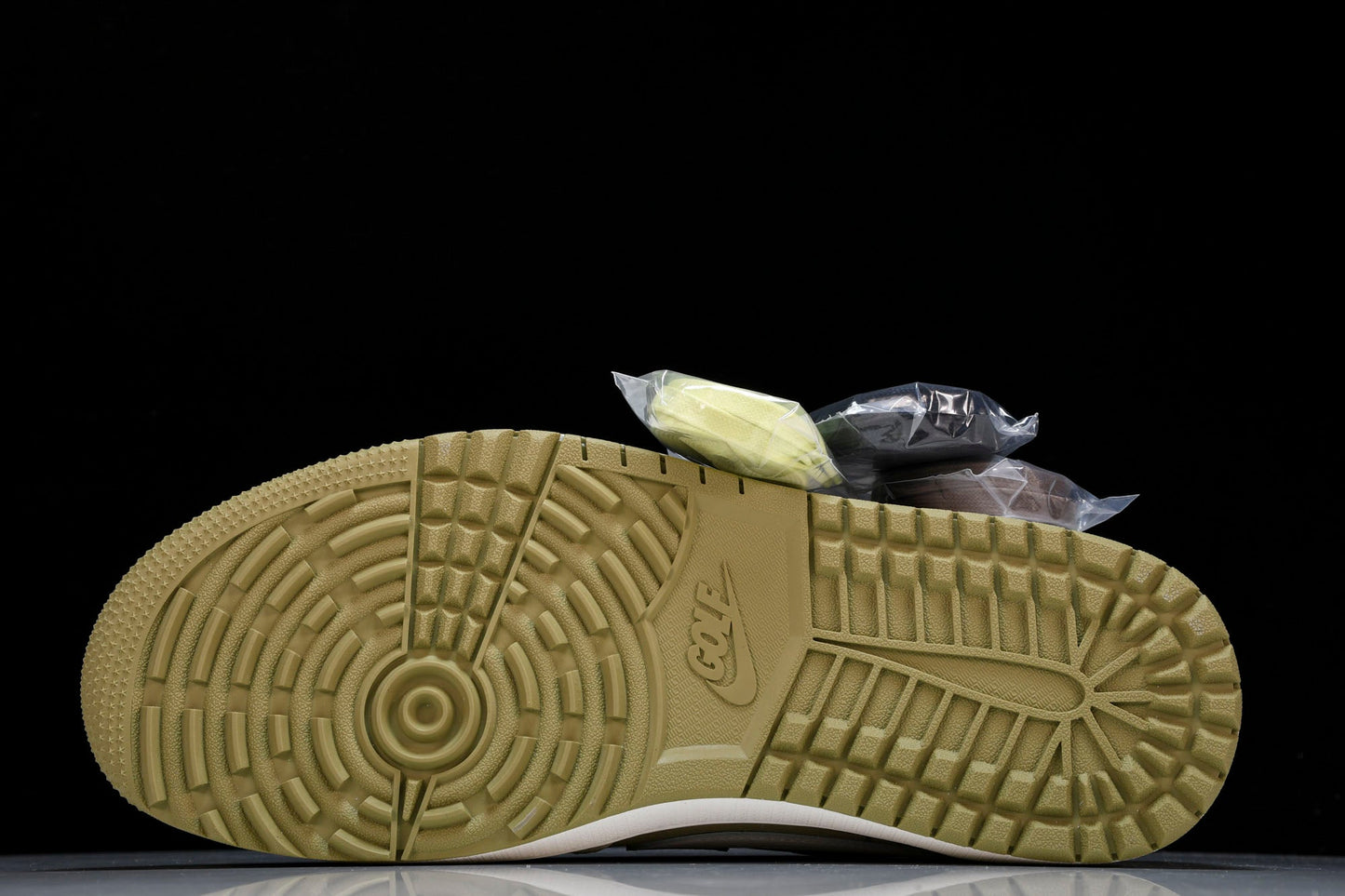 Travis Scott x AJ1 Low 'Golf' - UK W 3 (M 3.5) / US W 5.5 (M 4) / EU 36