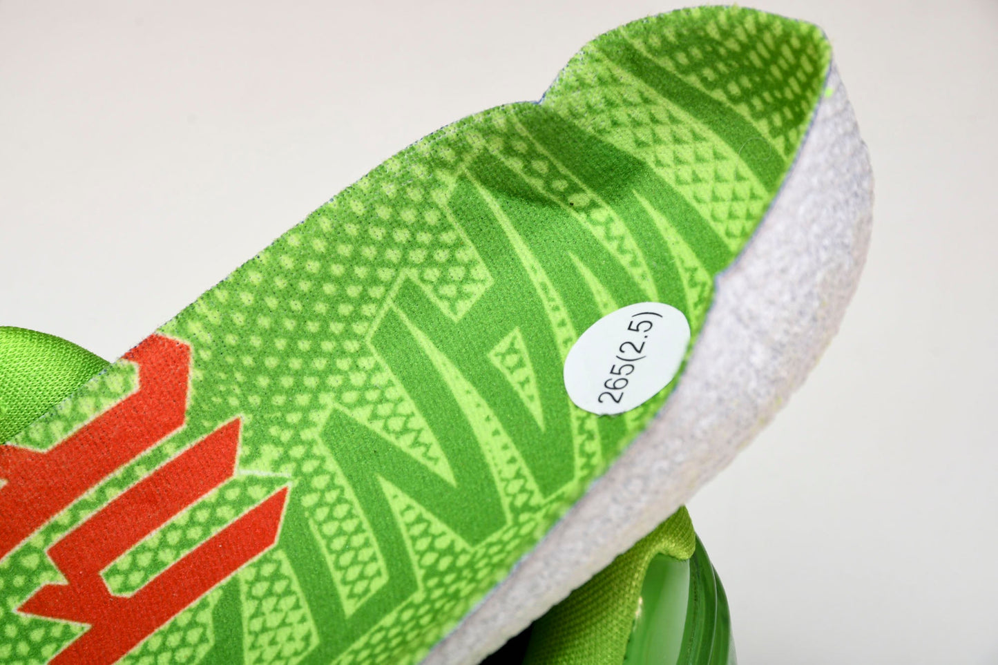 Kobe 6 Protro 'Grinch' - UK 7.5 / US 8.5 / EU 42