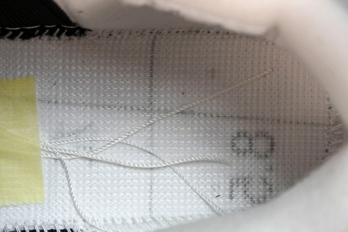 AJ4 Retro "Frozen Moments" - UK W 5 (M 5.5) / US W 7.5 (M 6) / EU 38.5
