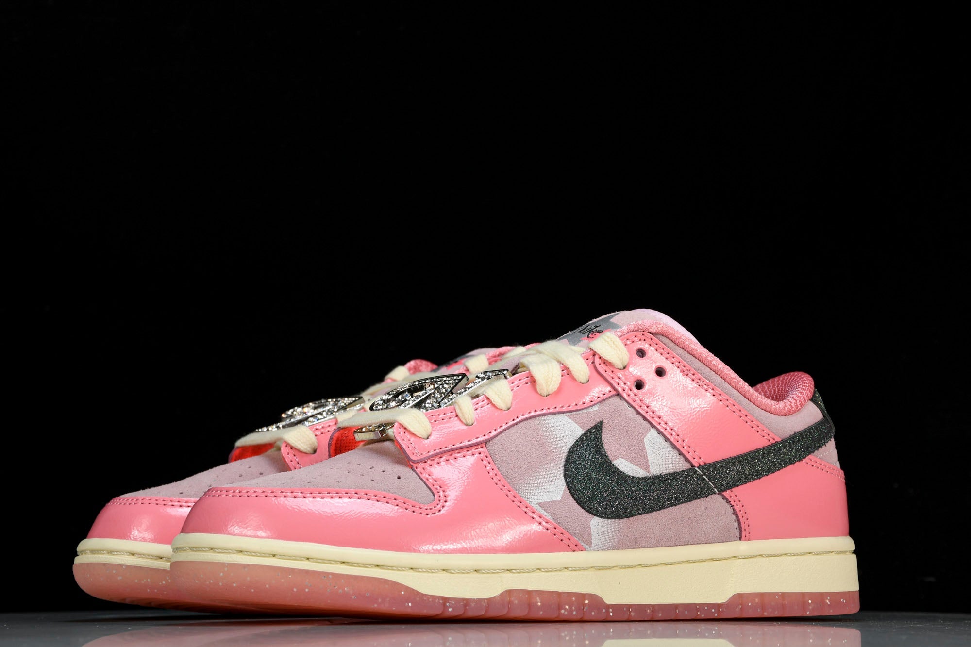 SB Dnk Low LX 'Barbie'