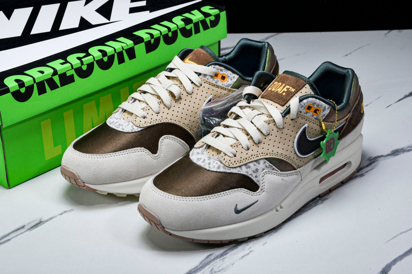 Division Street x AM1 '87 Premium University of Oregon PE - UK 9.5 / US 10.5 / EU 44.5