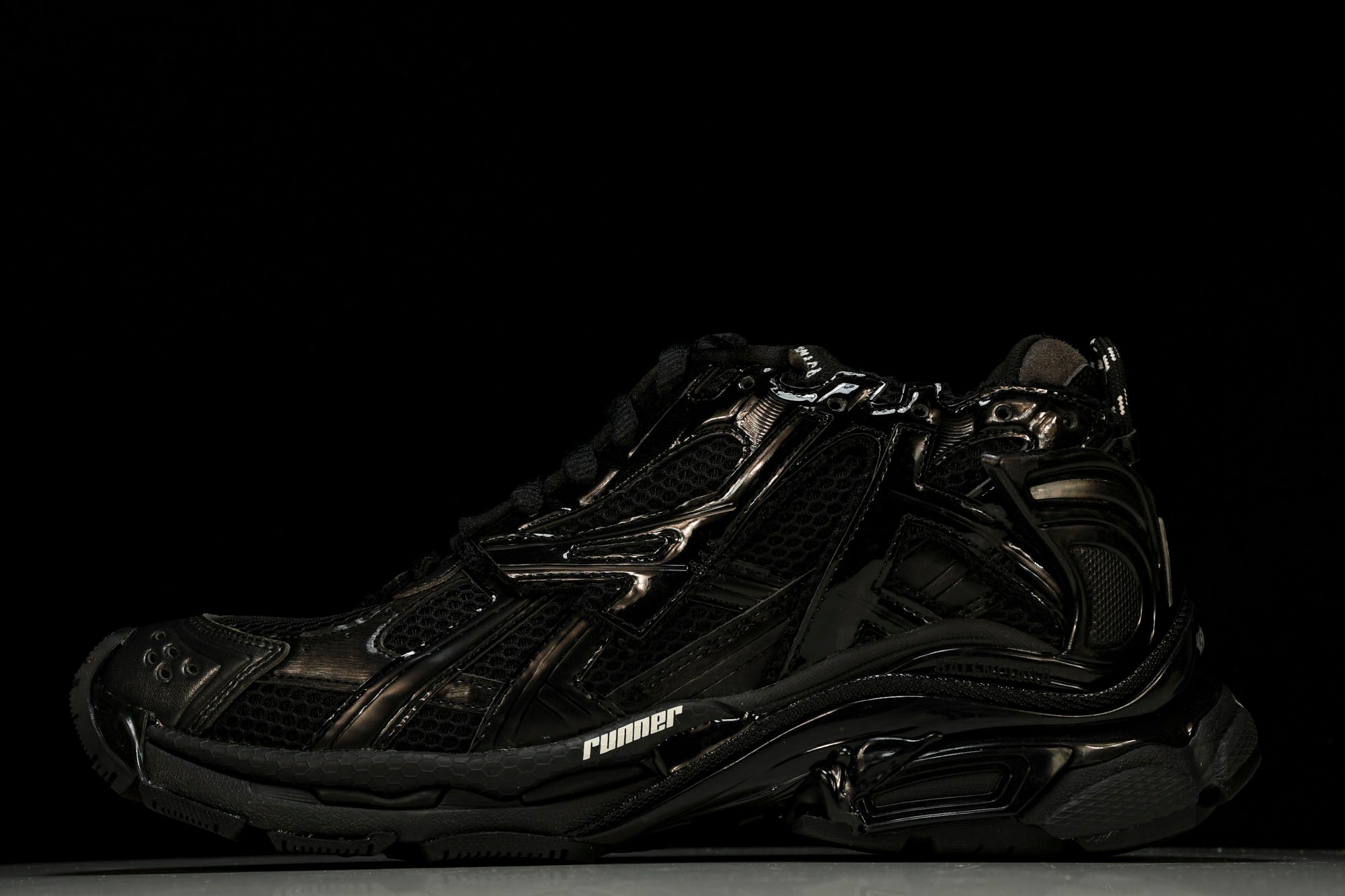 Runner 'Triple Black - Glossy'