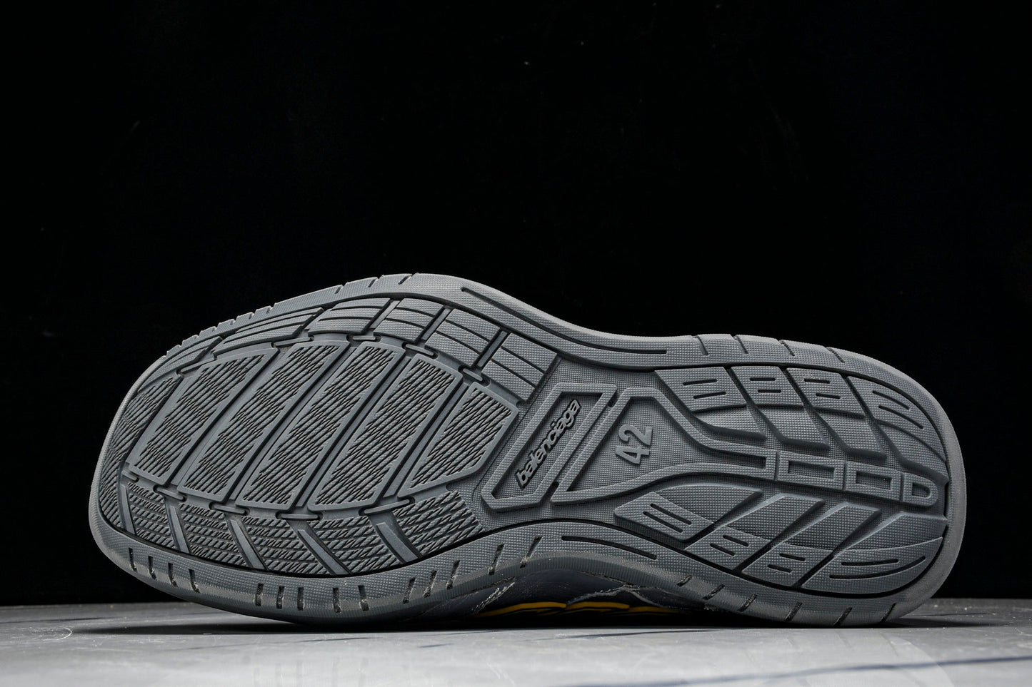 Вalenciaga Hamptons Worn-Out Sneaker 'Grey Yellow'