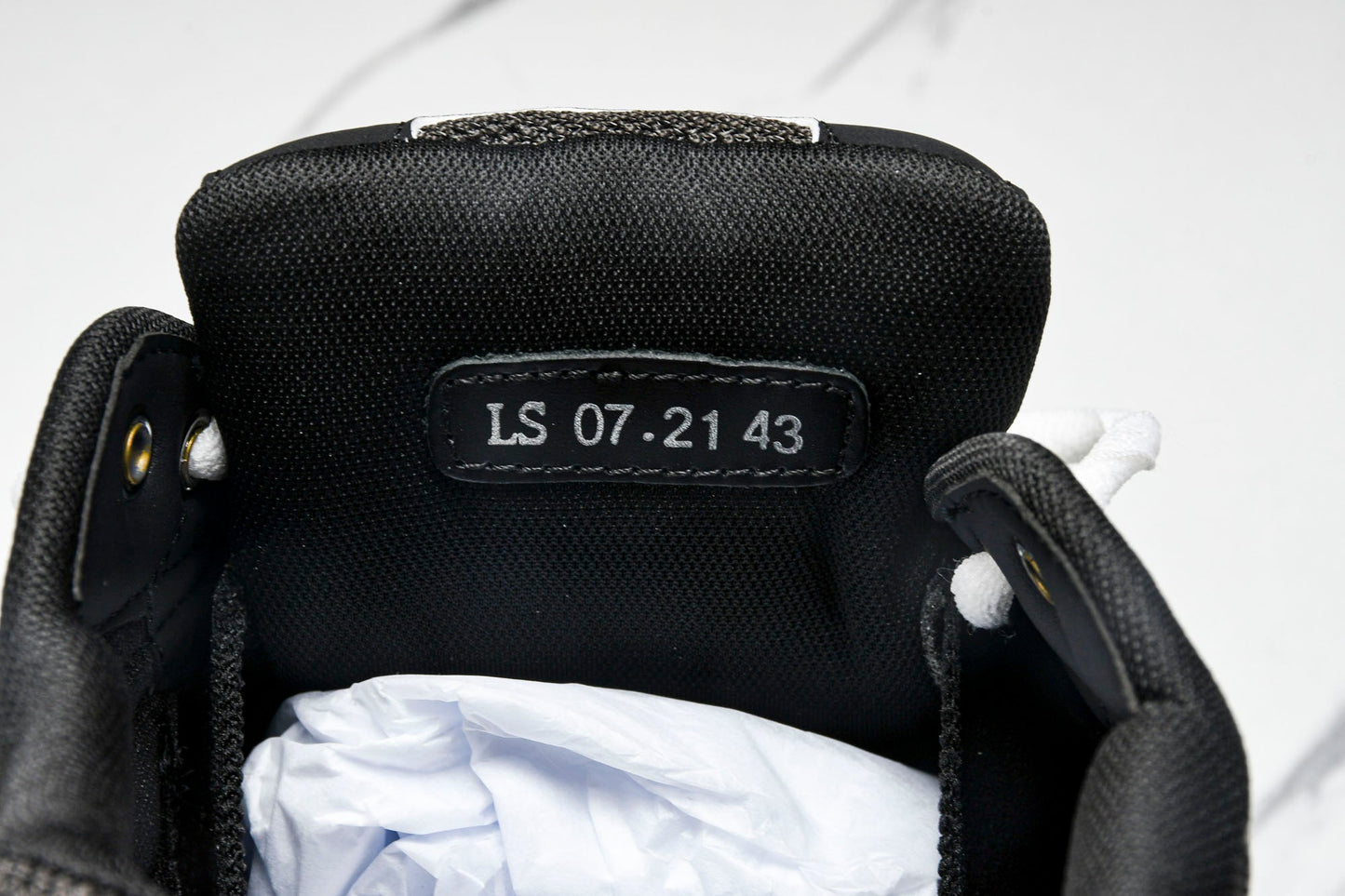 D1or B30 'Black Blue' - UK 8 / US 9 / EU 42
