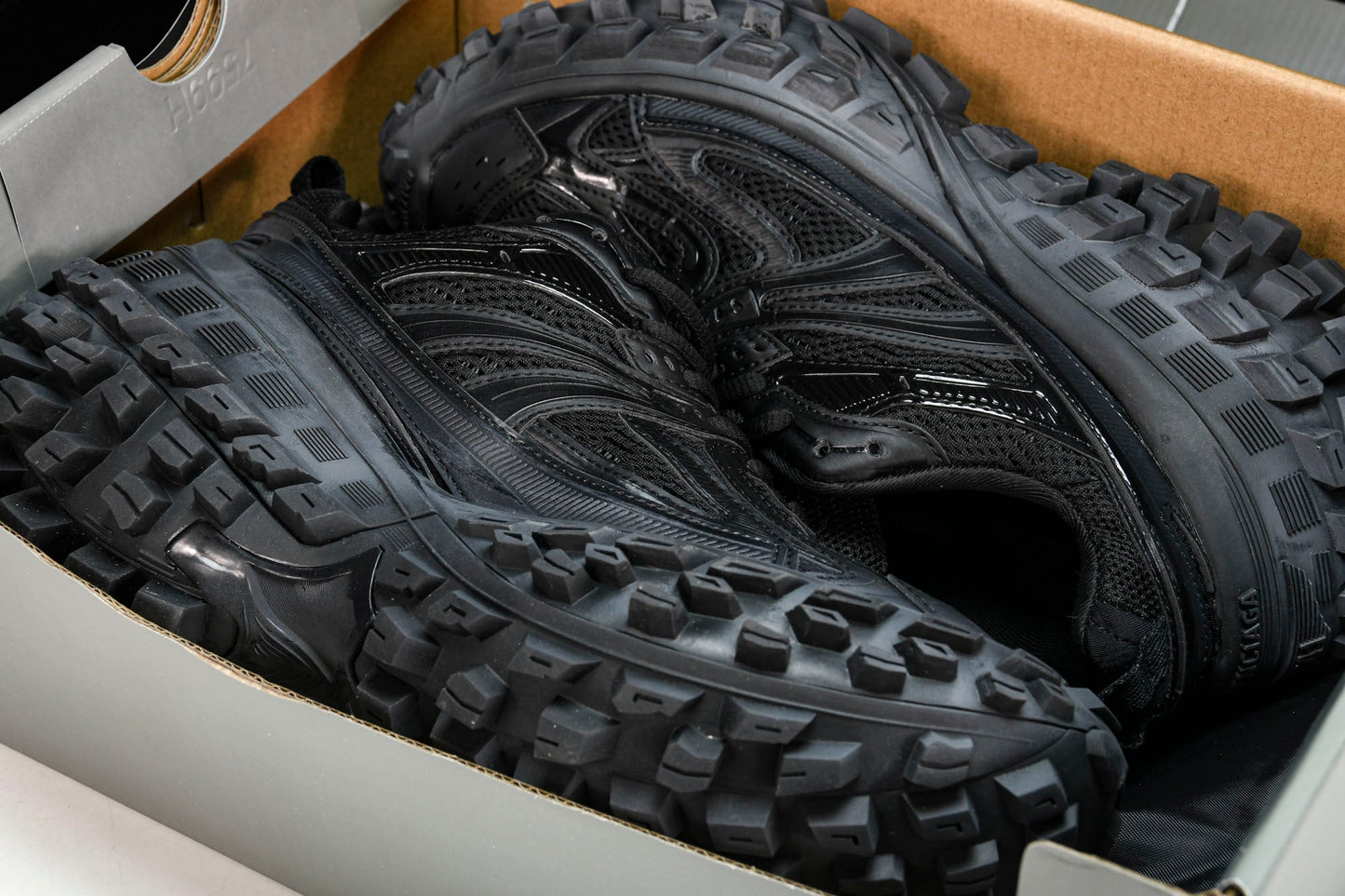 Defender (Bouncer) Sneaker 'Black' - UK 11 / US 12 / EU 45