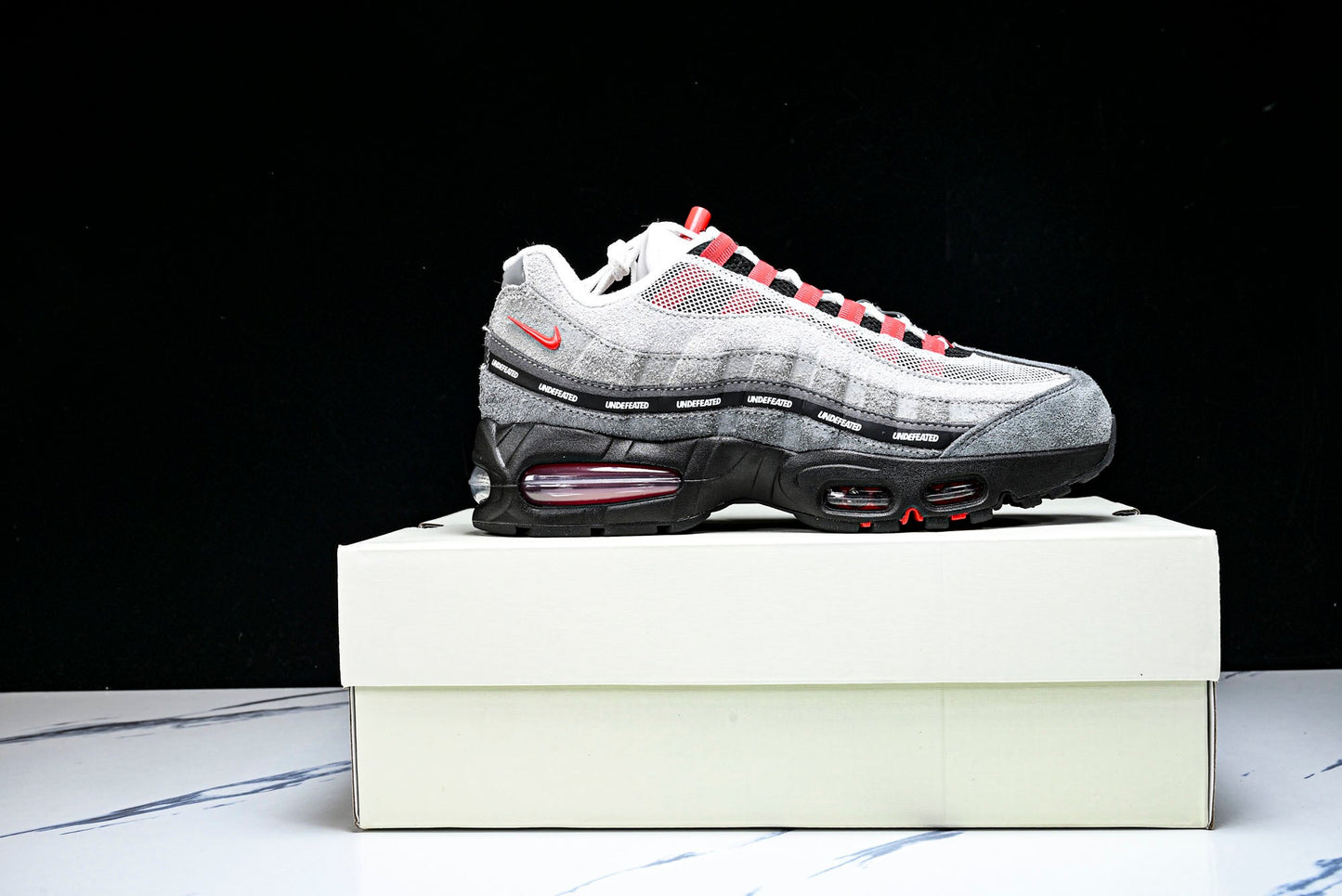 Undefeated x AM95 Geo Exclusive Pack 'Tokyo Bright Crimson'