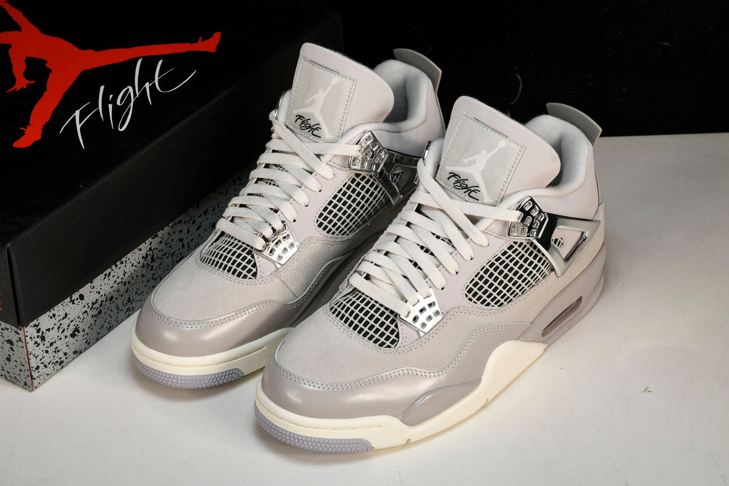 AJ4 Retro "Frozen Moments" - UK W 5 (M 5.5) / US W 7.5 (M 6) / EU 38.5