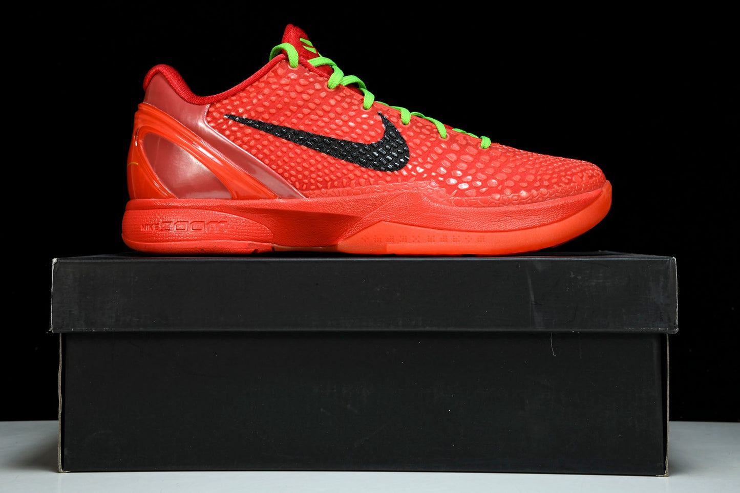 Kobe 6 Protro 'Reverse Grinch' - UK 6 / US 7 / EU 40