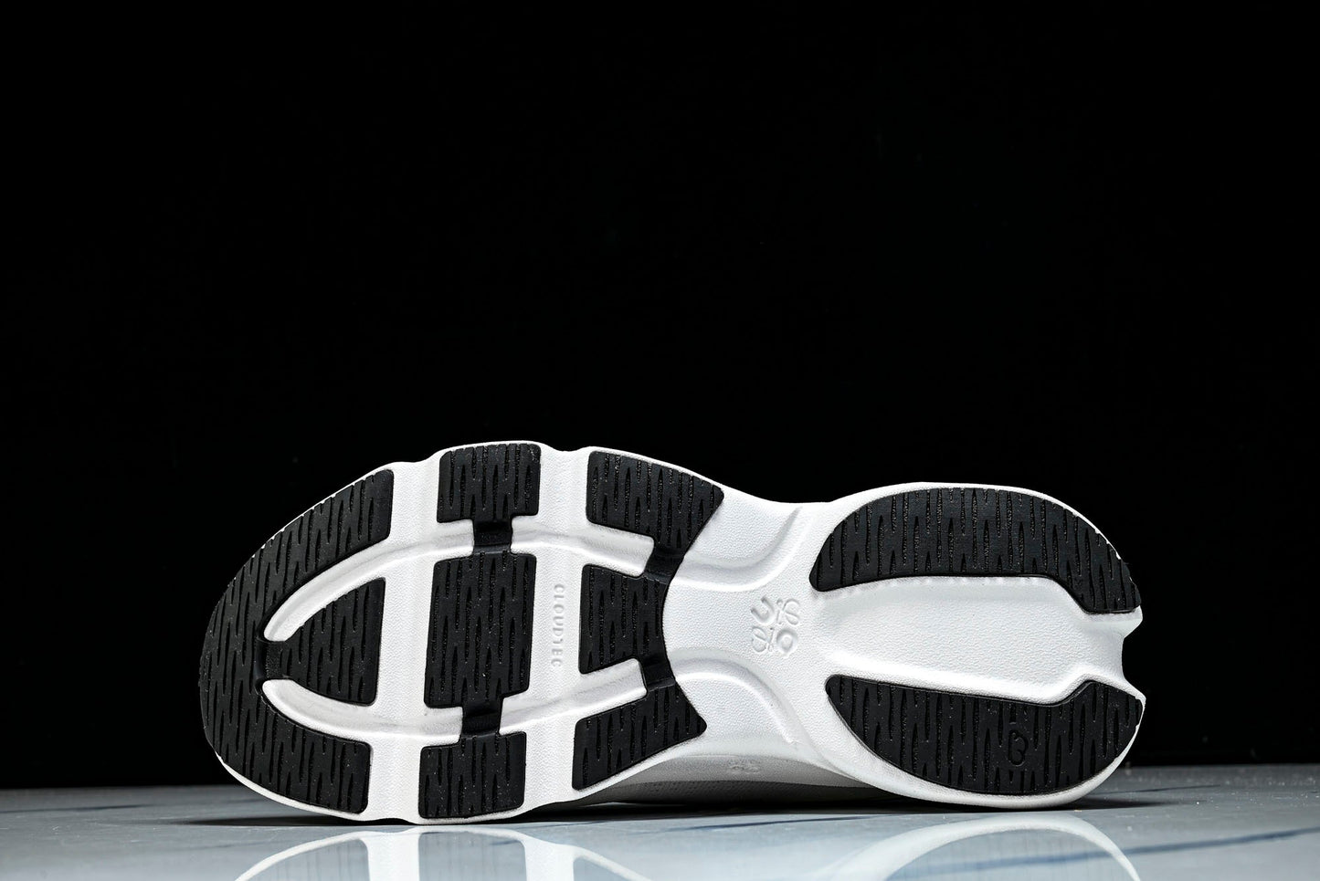 LOEWE × ON Cloudsolo 'White'