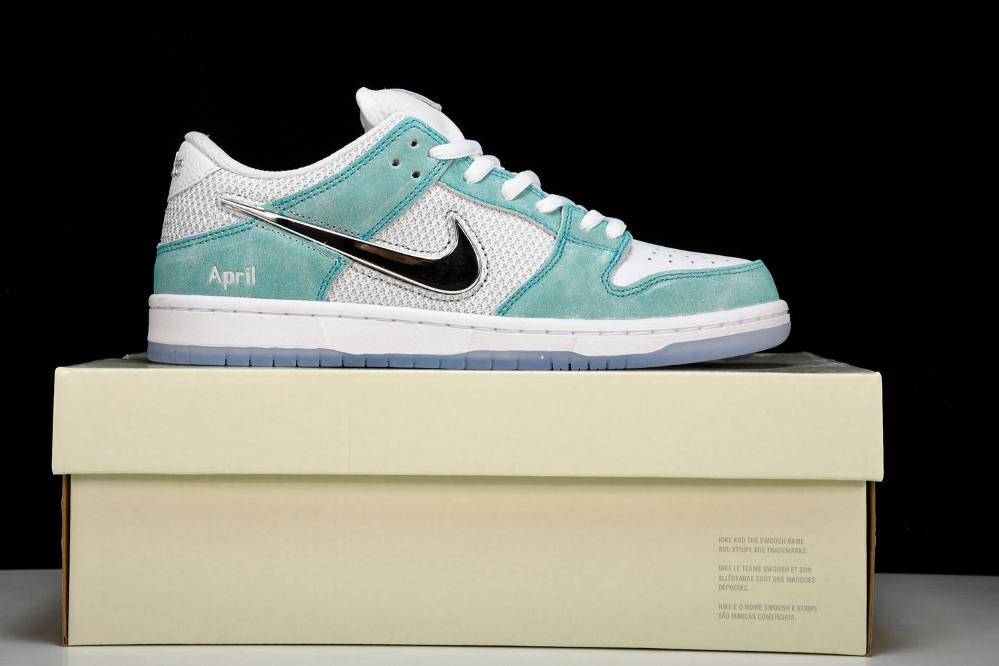SB Dnk Low x April Skateboards - UK 4 (W 3.5) / US 4.5 (W 6) / EU 36.5