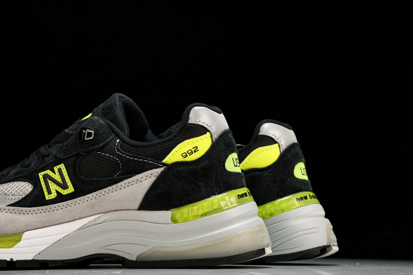 NB 992 'Black Grey Volt'