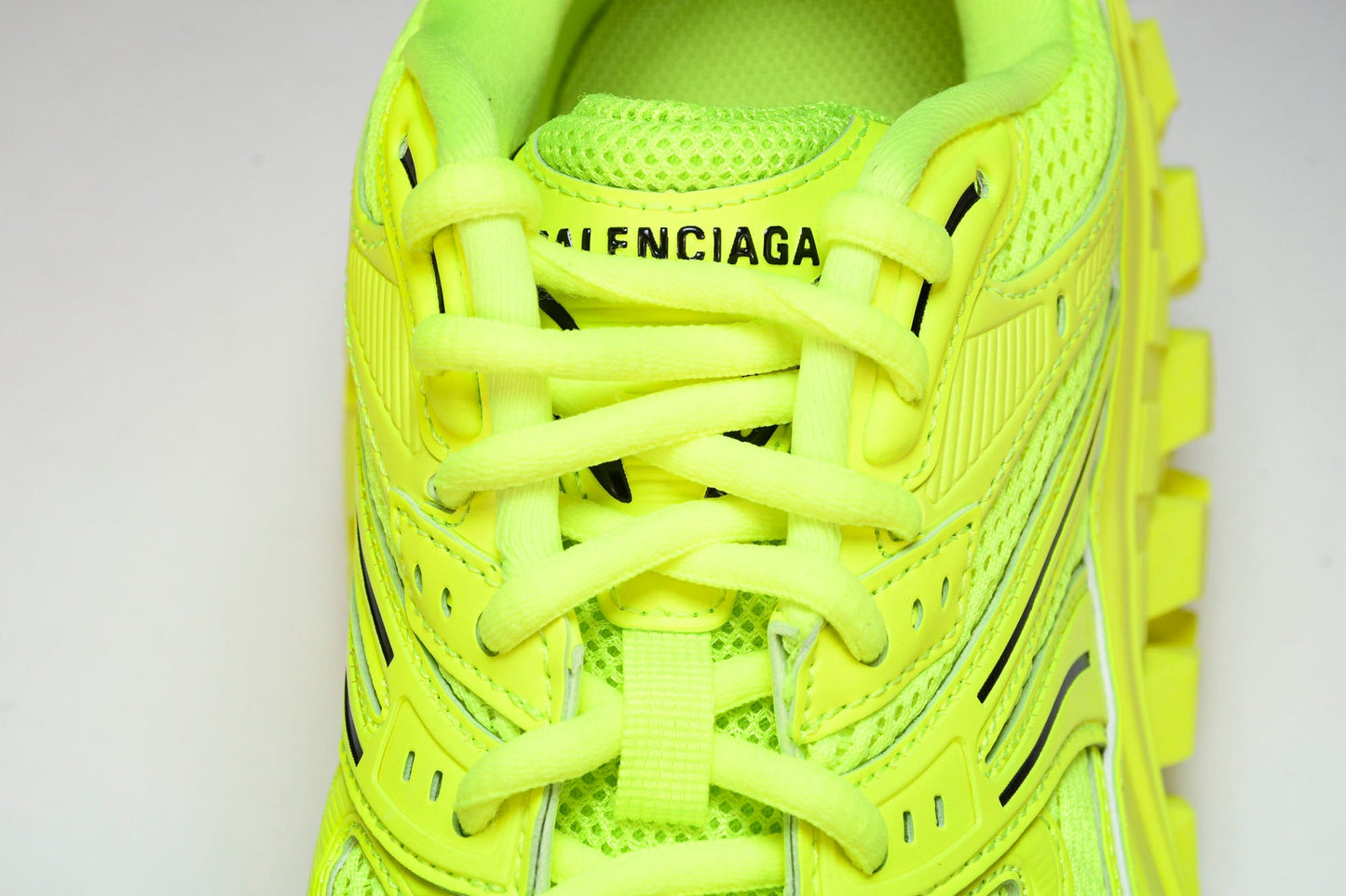 Defender (Bouncer) Sneaker 'Neon Yellow'