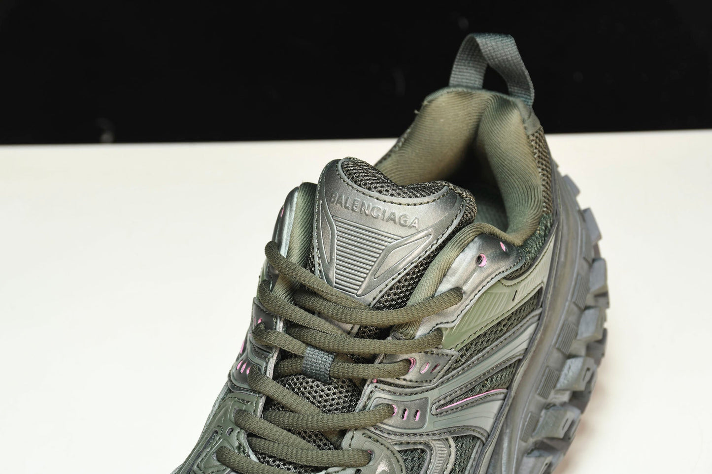 Defender (Bouncer) Sneaker 'Olive'