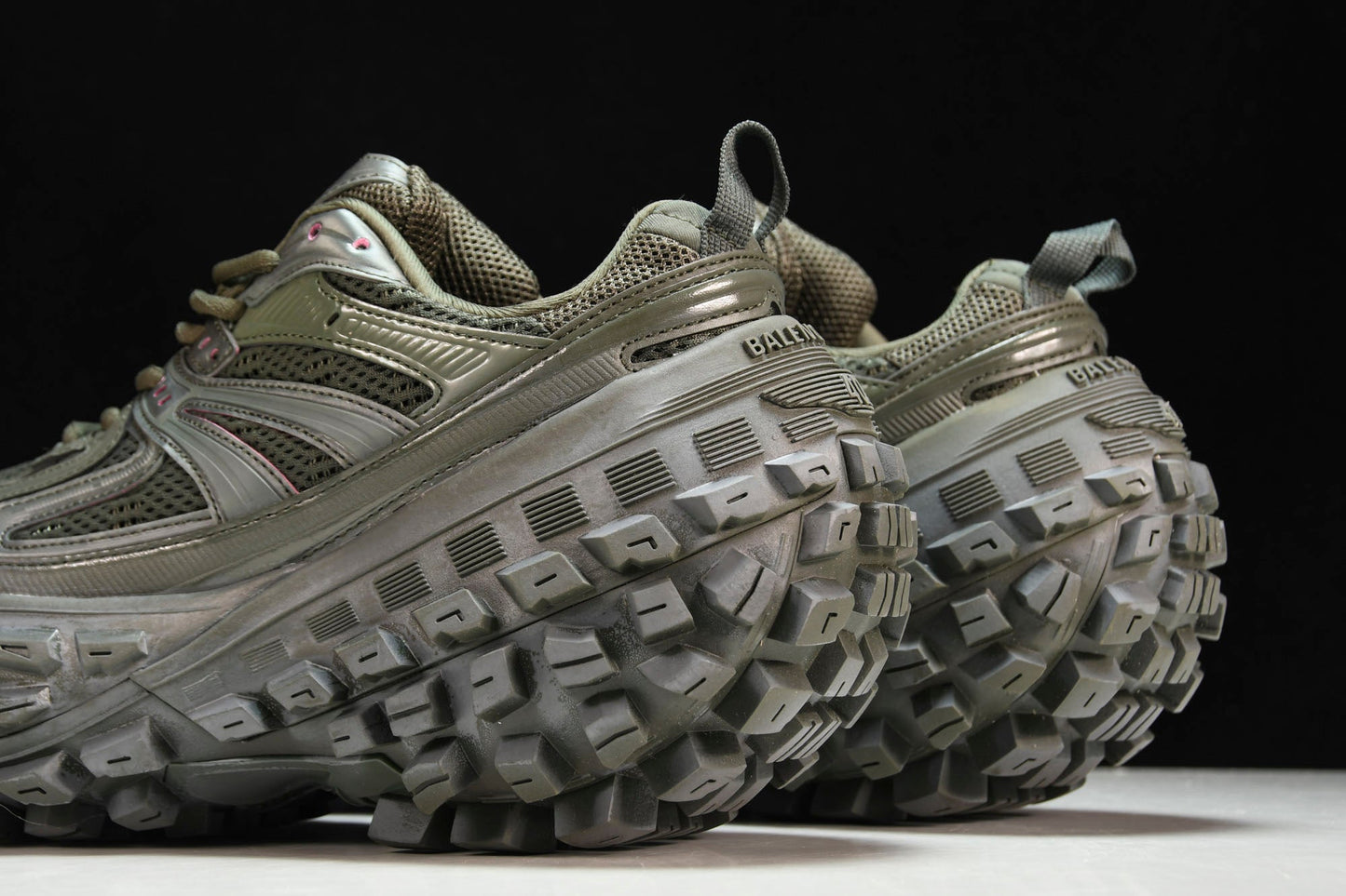 Defender (Bouncer) Sneaker 'Olive'
