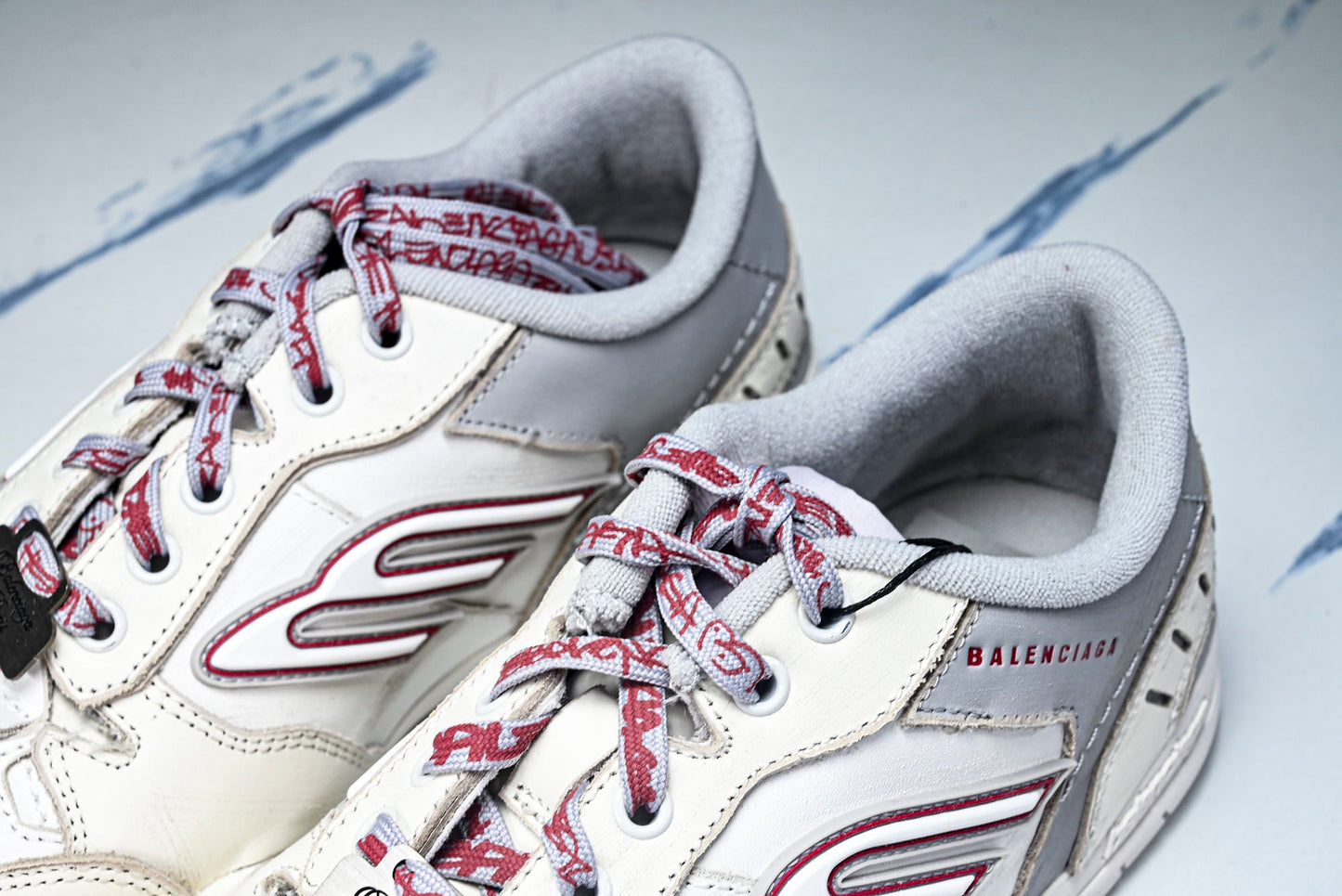 Вalenciaga Hamptons Worn-Out Sneaker 'Off-White Grey Red'