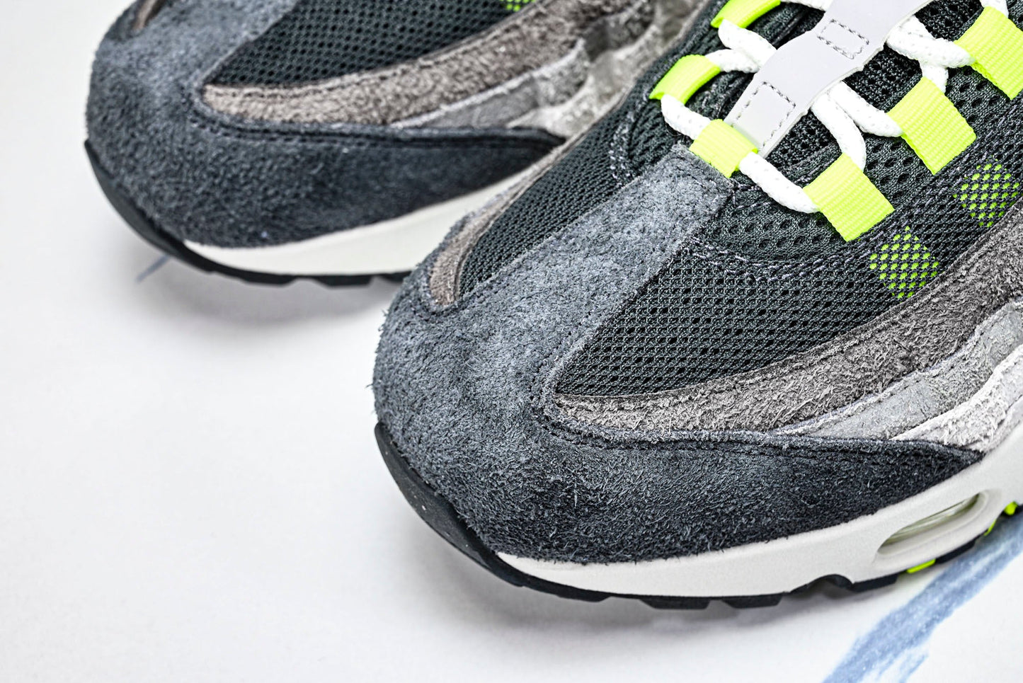 AM95 OG 'Reverse Gradient Neon'