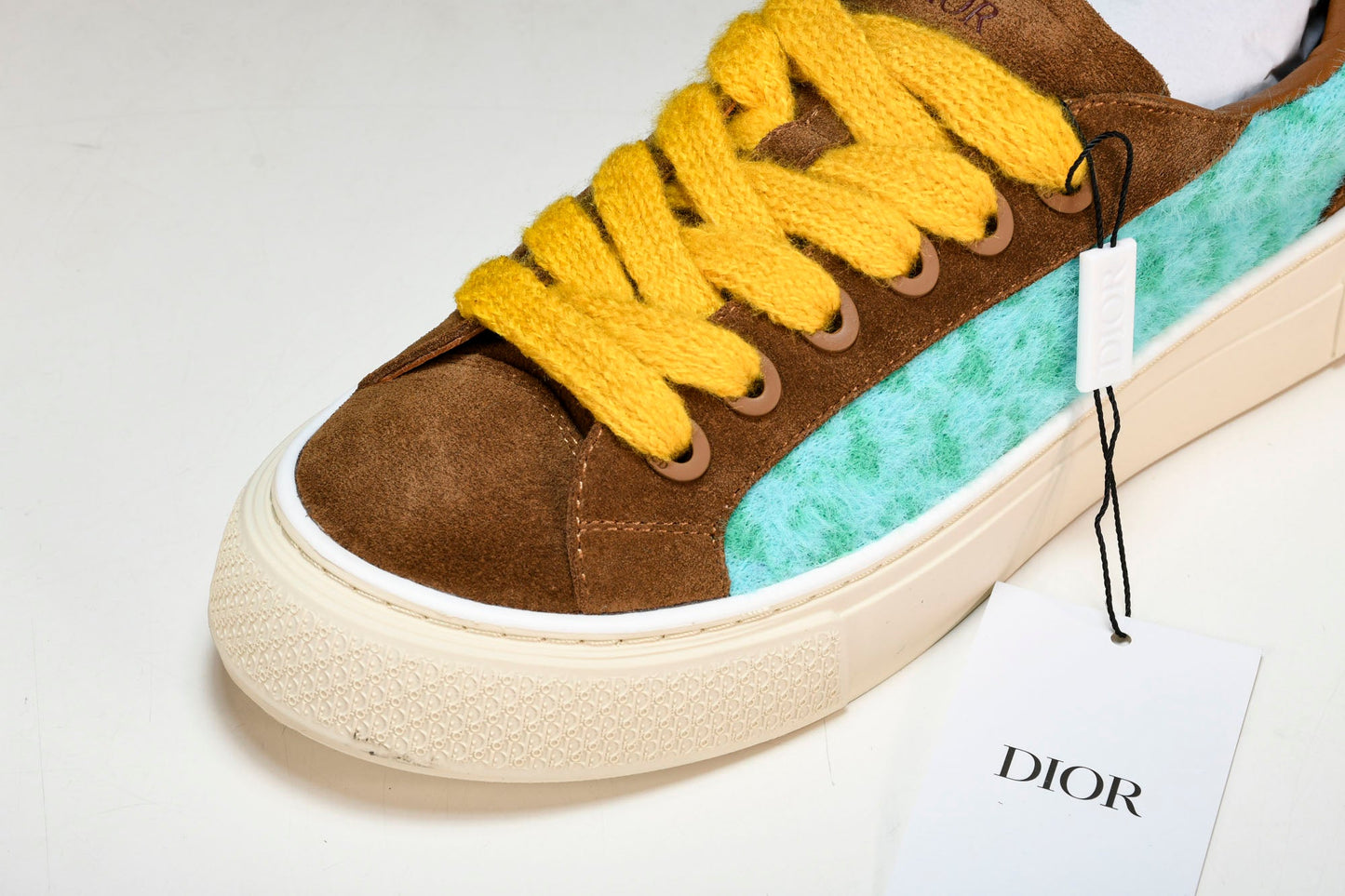 D1or B33 'Turquoise Brown'