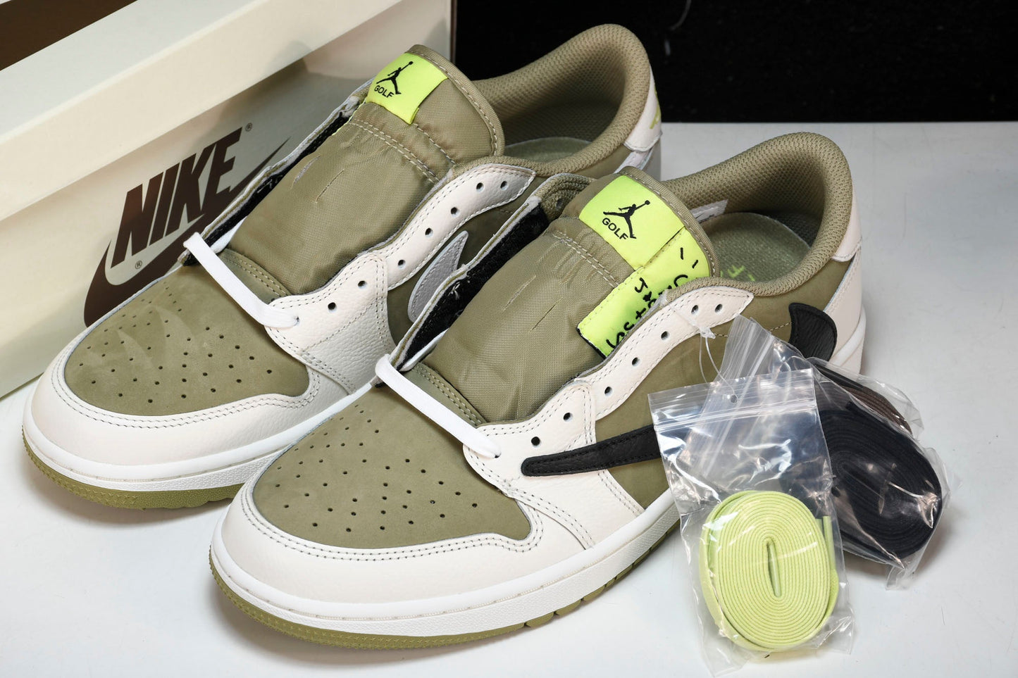 Travis Scott x AJ1 Low 'Golf' - UK W 3 (M 3.5) / US W 5.5 (M 4) / EU 36