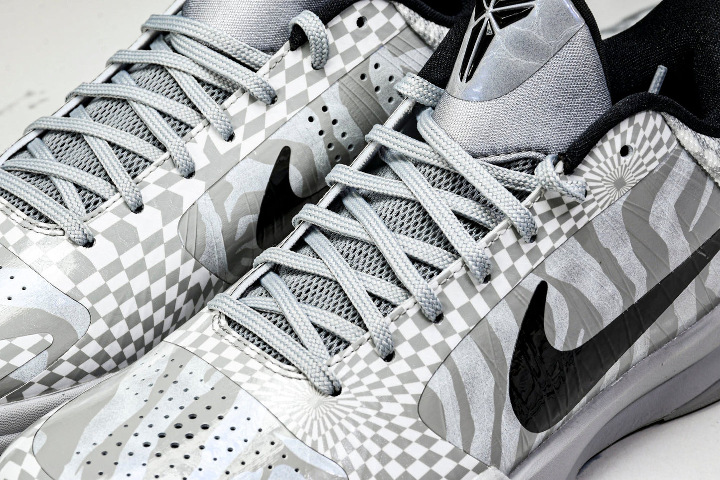 Kobe 5 Protro Demar Derozan PE 'Zebra'