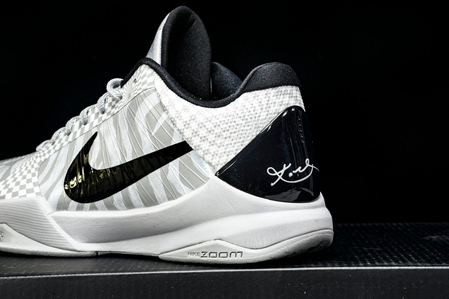 Kobe 5 Protro Demar Derozan PE 'Zebra'