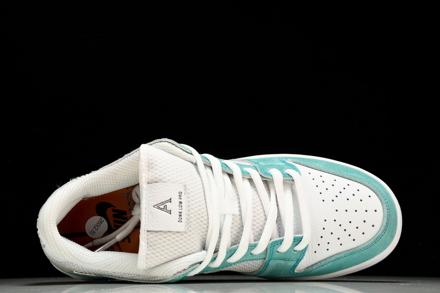 SB Dnk Low x April Skateboards - UK 4 (W 3.5) / US 4.5 (W 6) / EU 36.5