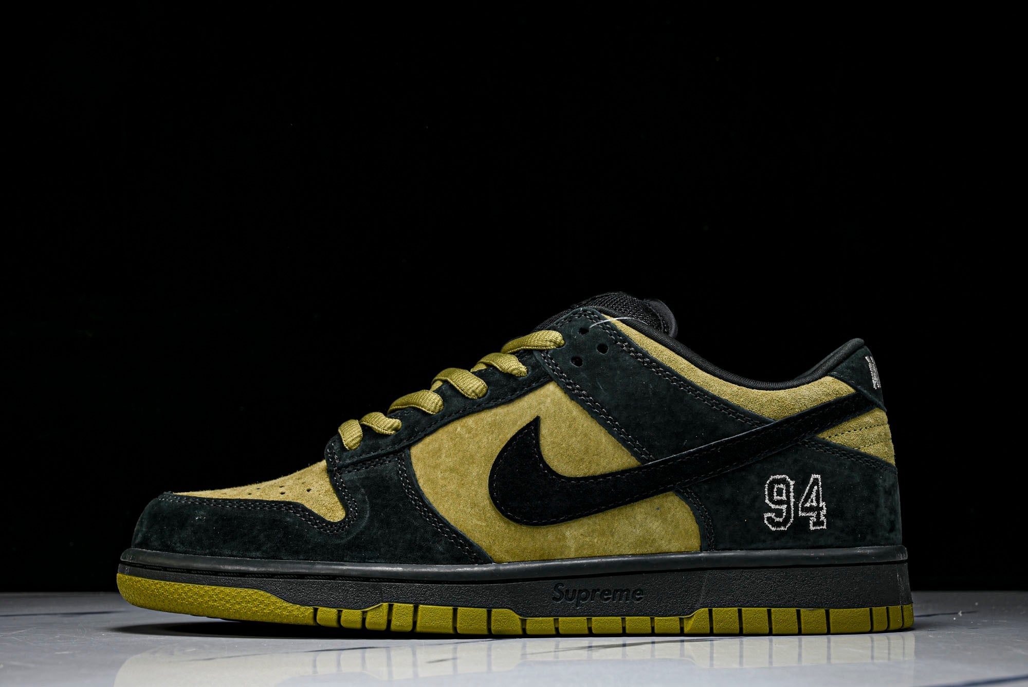 SB Dnk Low x Supreme 94 Camper Green