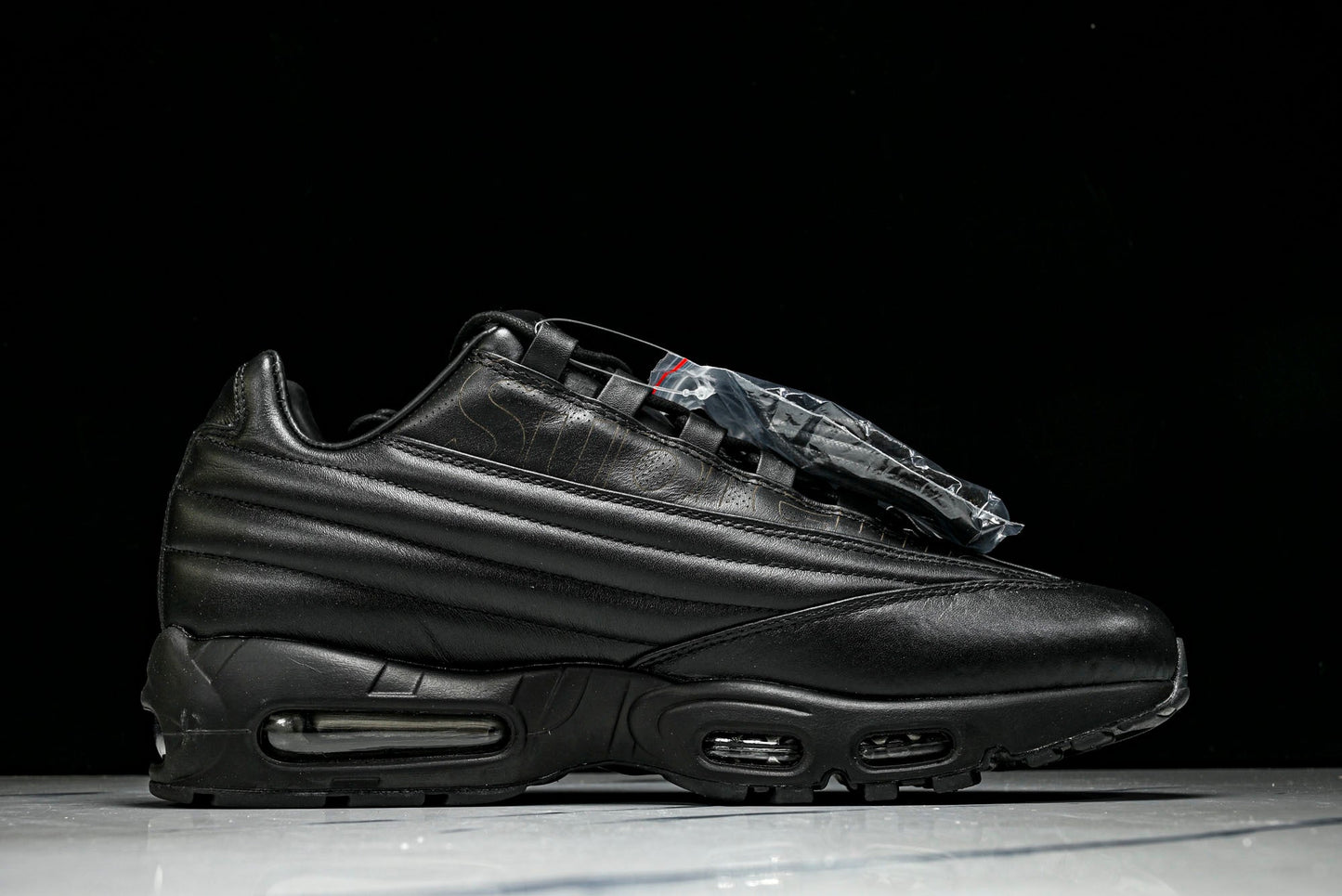 Supreme x AM95 Lux 'Black'