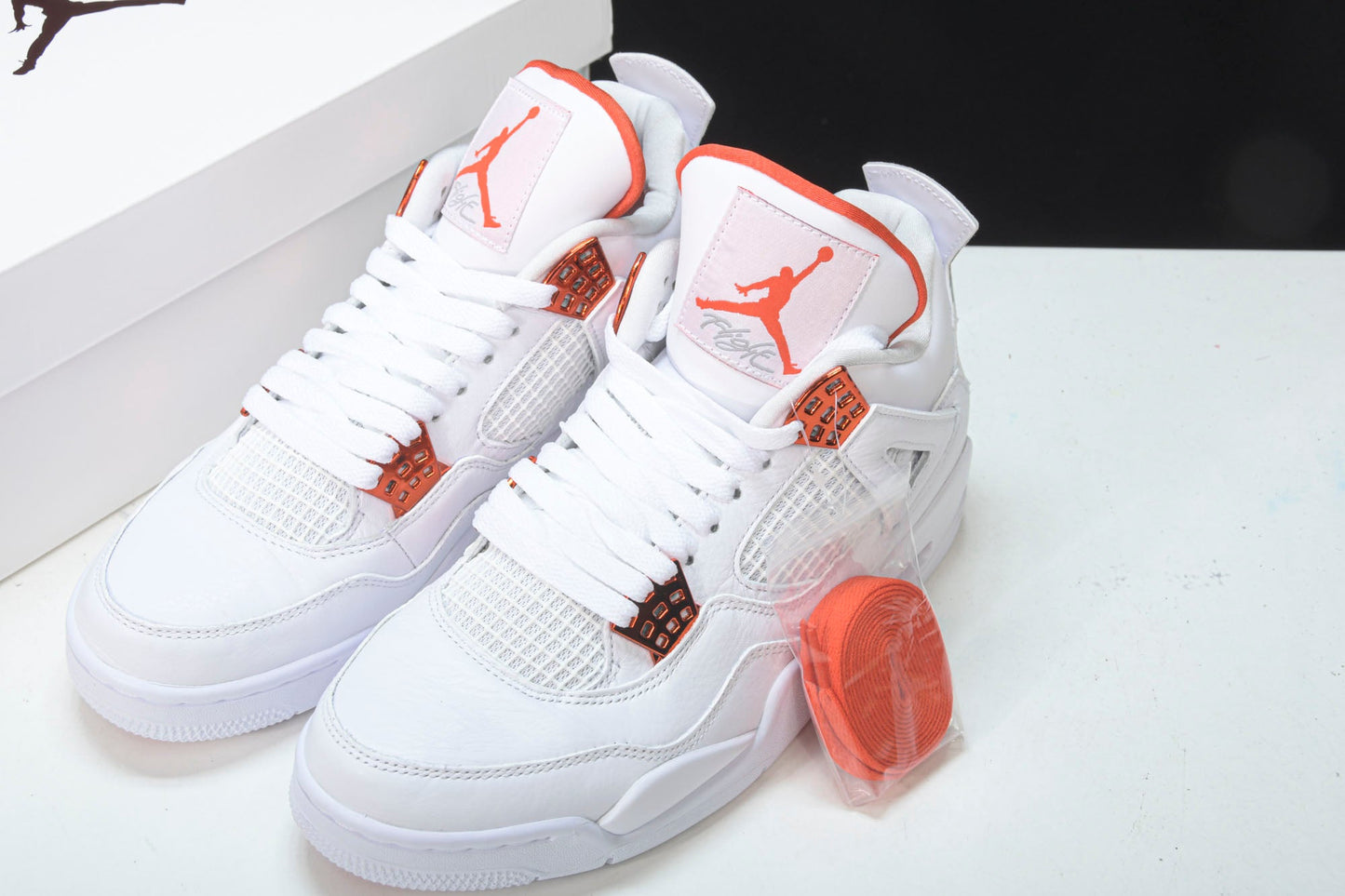 AJ4 Retro OG 'Orange Metallic' - UK 9.5 / US 10.5 / EU 44.5