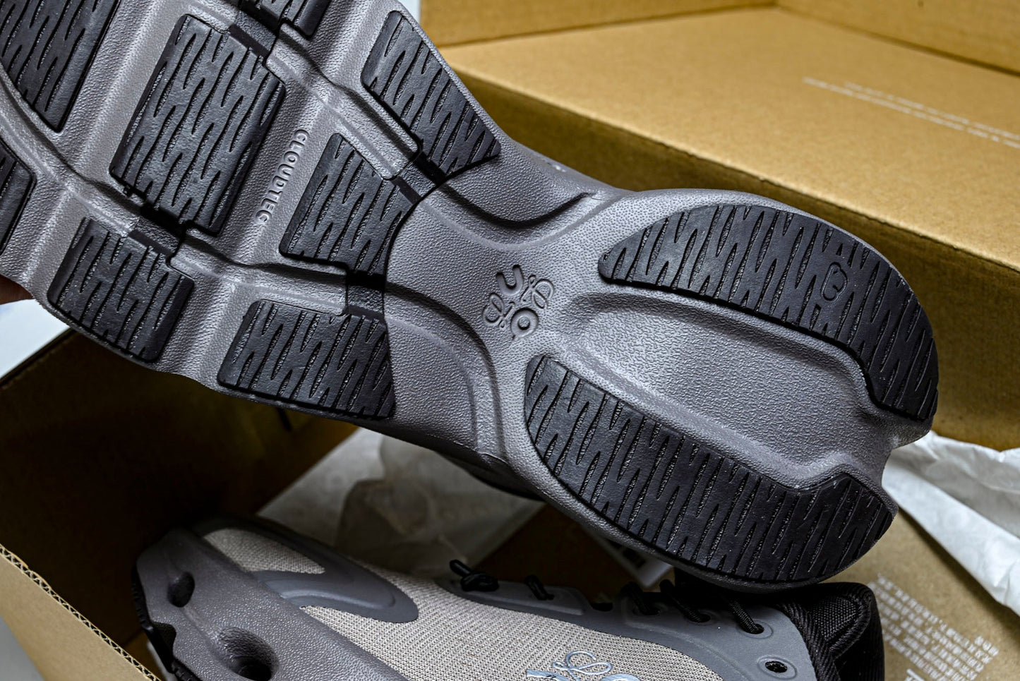 LOEWE × ON Cloudsolo 'Grey Black'