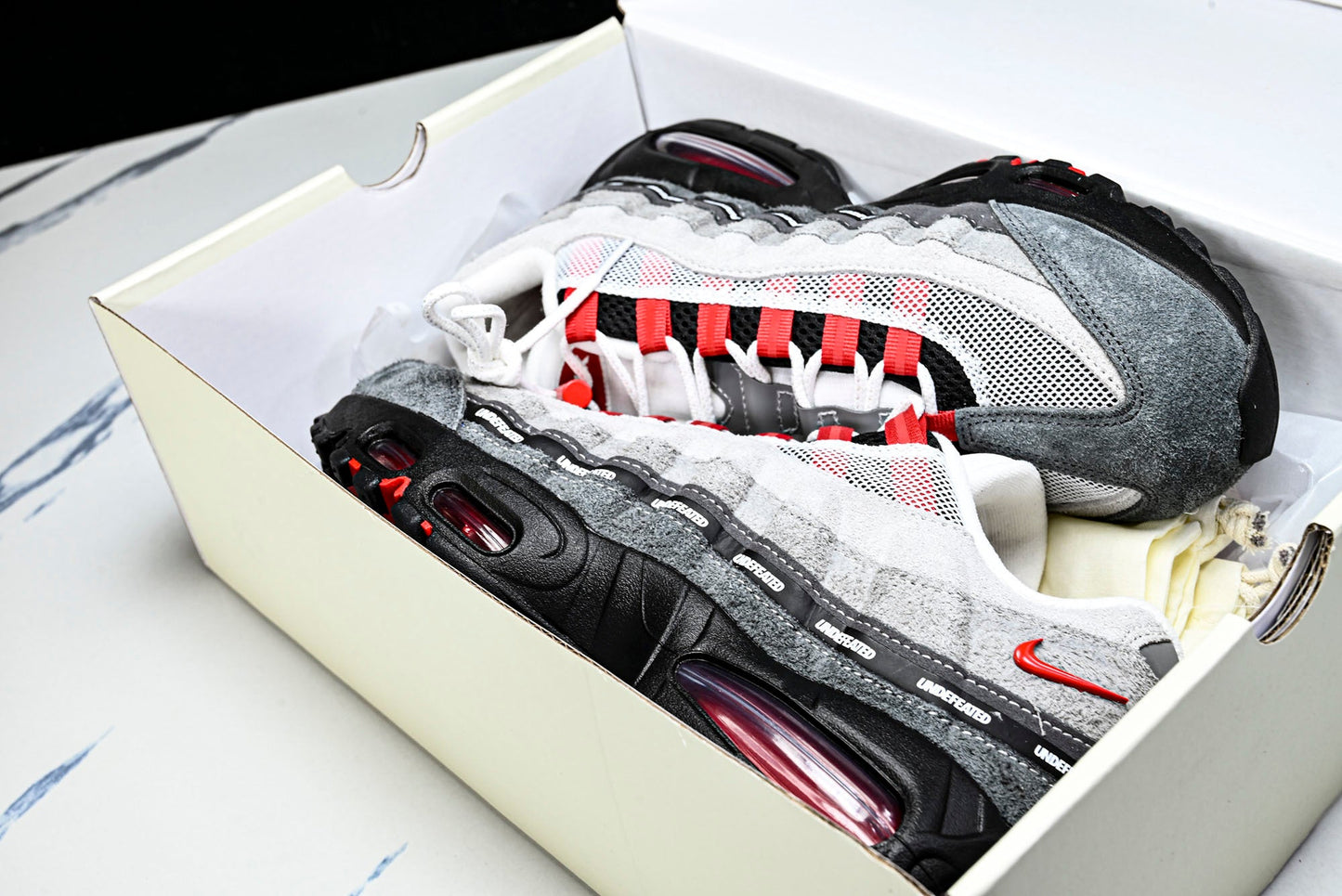 Undefeated x AM95 Geo Exclusive Pack 'Tokyo Bright Crimson'