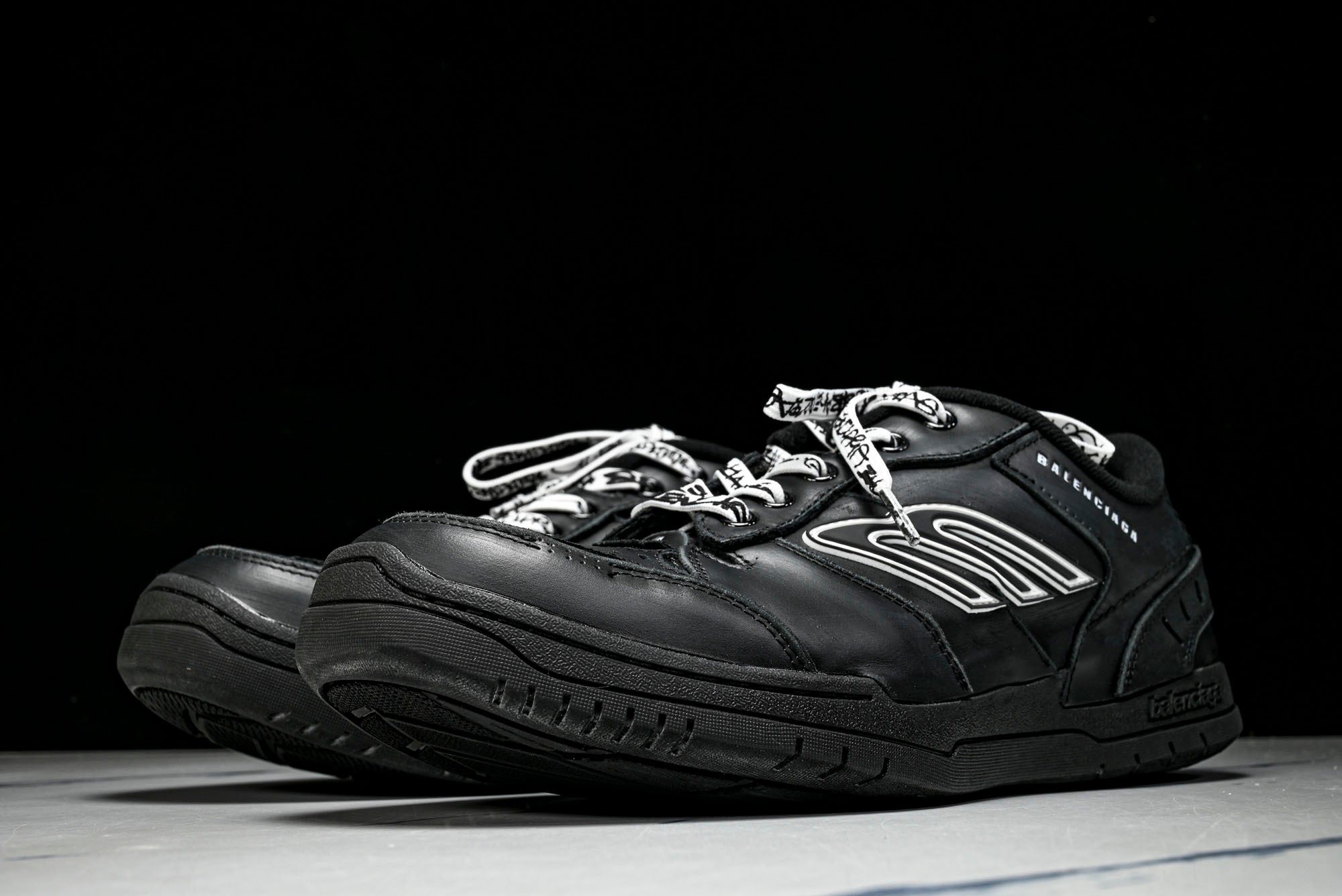 Вalenciaga Hamptons Worn-Out Sneaker 'Black'