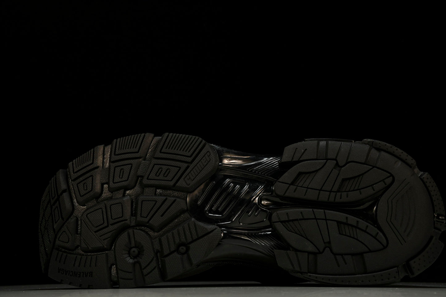 Runner 'Triple Black - Glossy'