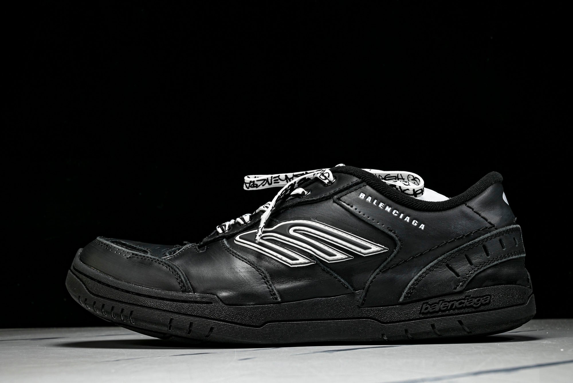 Вalenciaga Hamptons Worn-Out Sneaker 'Black'