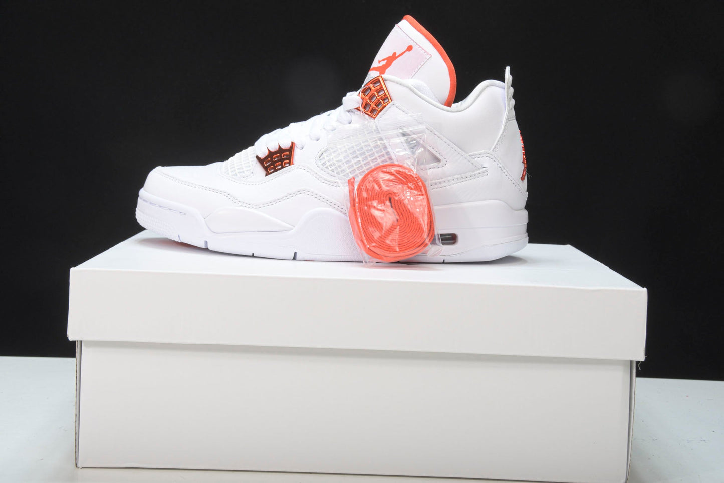 AJ4 Retro OG 'Orange Metallic' - UK 9.5 / US 10.5 / EU 44.5