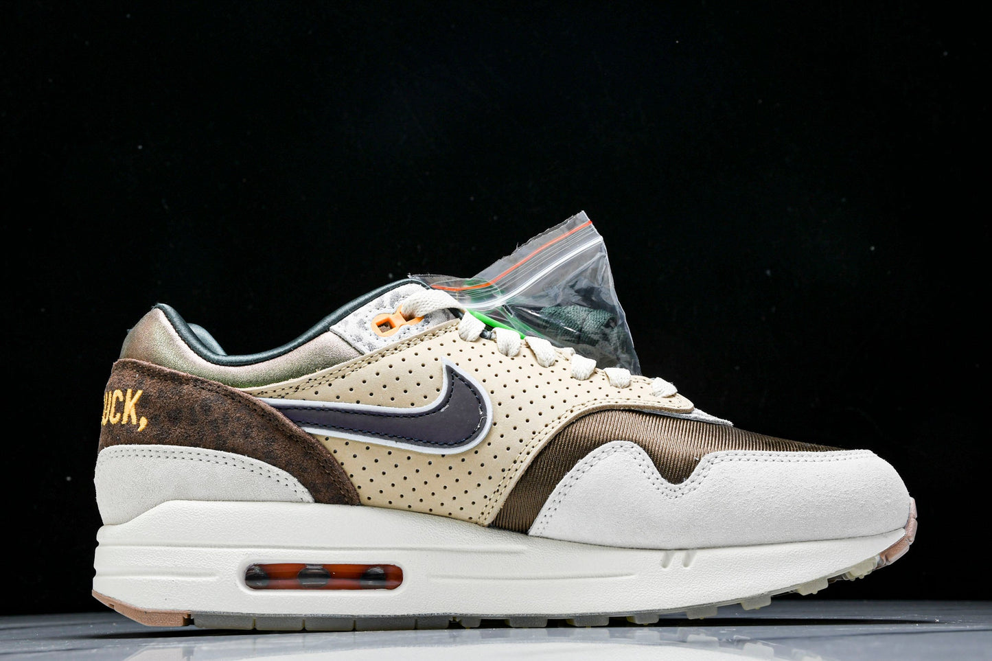 Division Street x AM1 '87 Premium University of Oregon PE - UK 9.5 / US 10.5 / EU 44.5