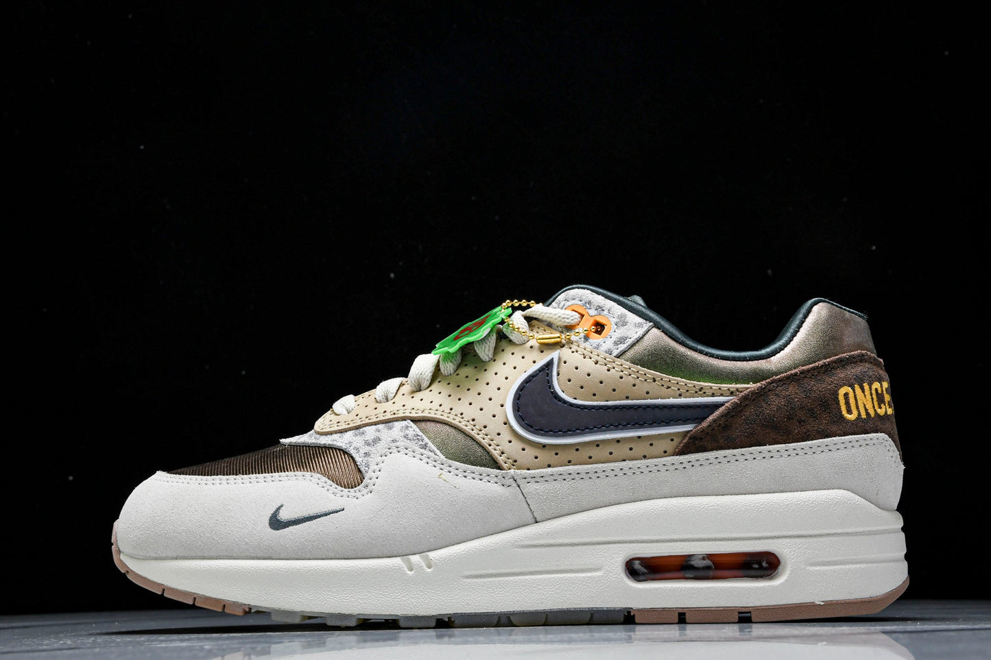 Division Street x AM1 '87 Premium University of Oregon PE - UK 9.5 / US 10.5 / EU 44.5