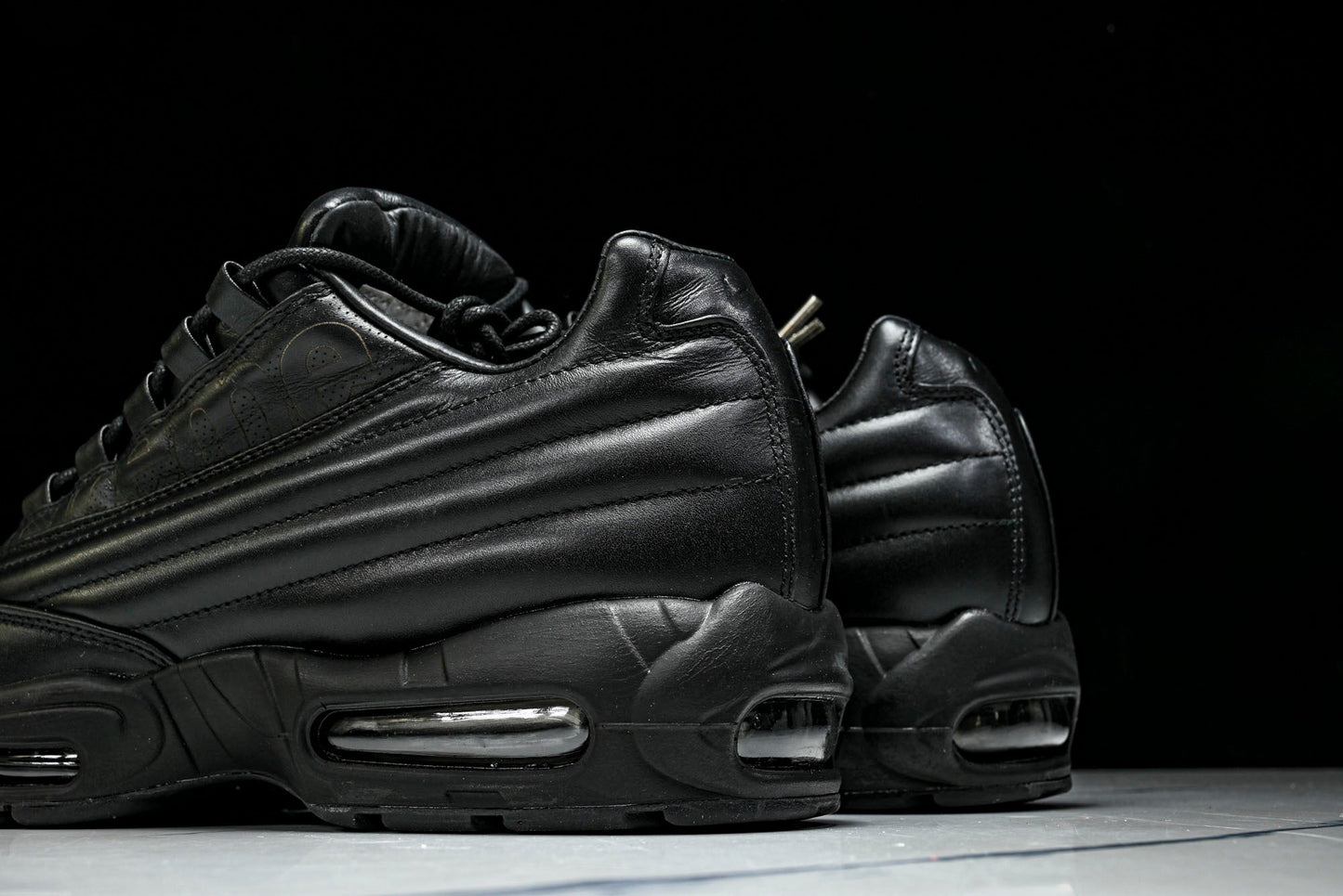 Supreme x AM95 Lux 'Black'