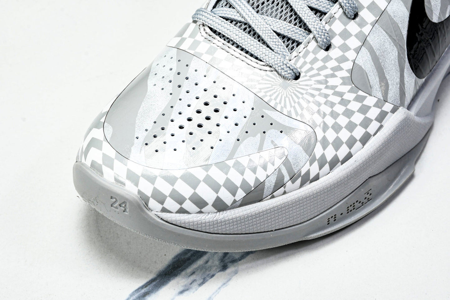 Kobe 5 Protro Demar Derozan PE 'Zebra'