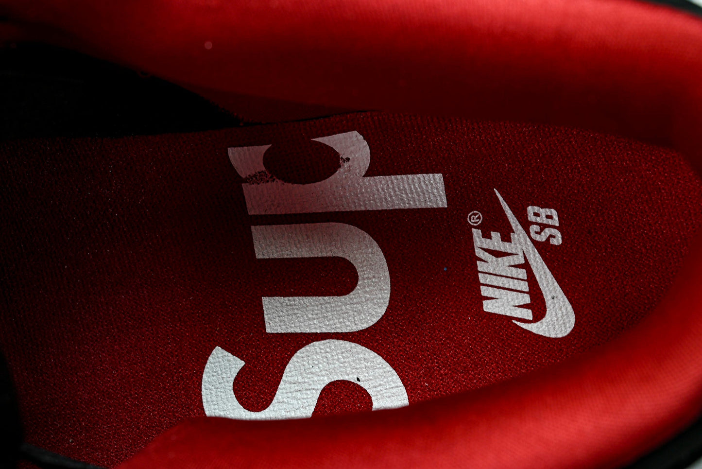 SB Dnk Low x Supreme 94 Black