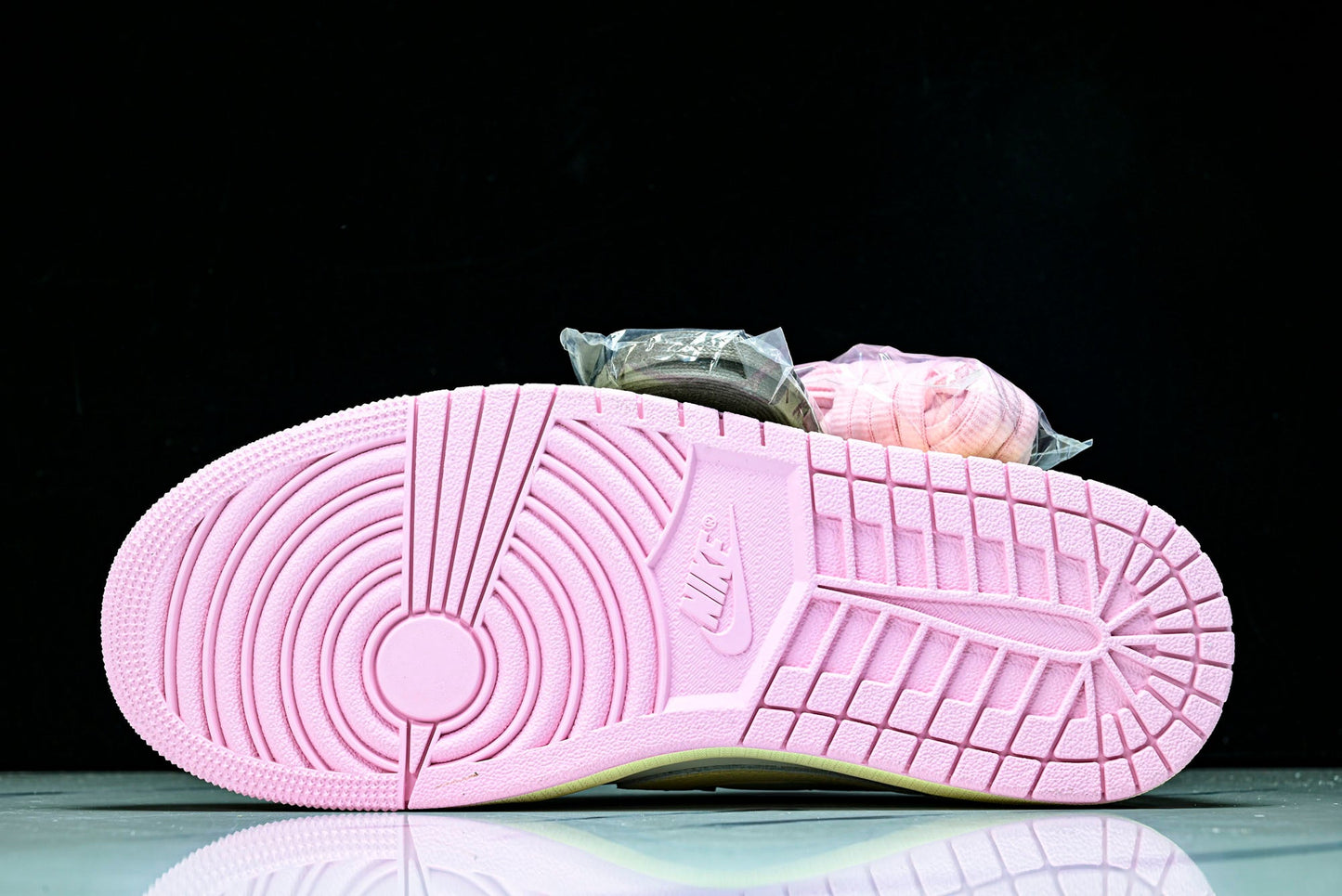 Travis Scott AJ1 Retro Low OG 'Muslin Shy Pink'