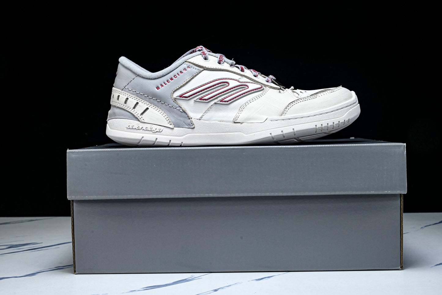 Вalenciaga Hamptons Worn-Out Sneaker 'Off-White Grey Red'