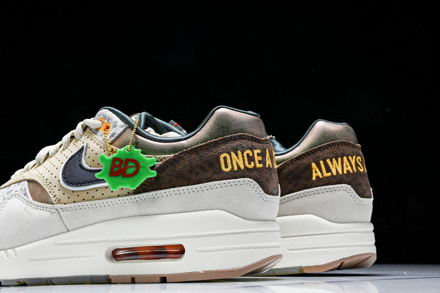 Division Street x AM1 '87 Premium University of Oregon PE - UK 9.5 / US 10.5 / EU 44.5