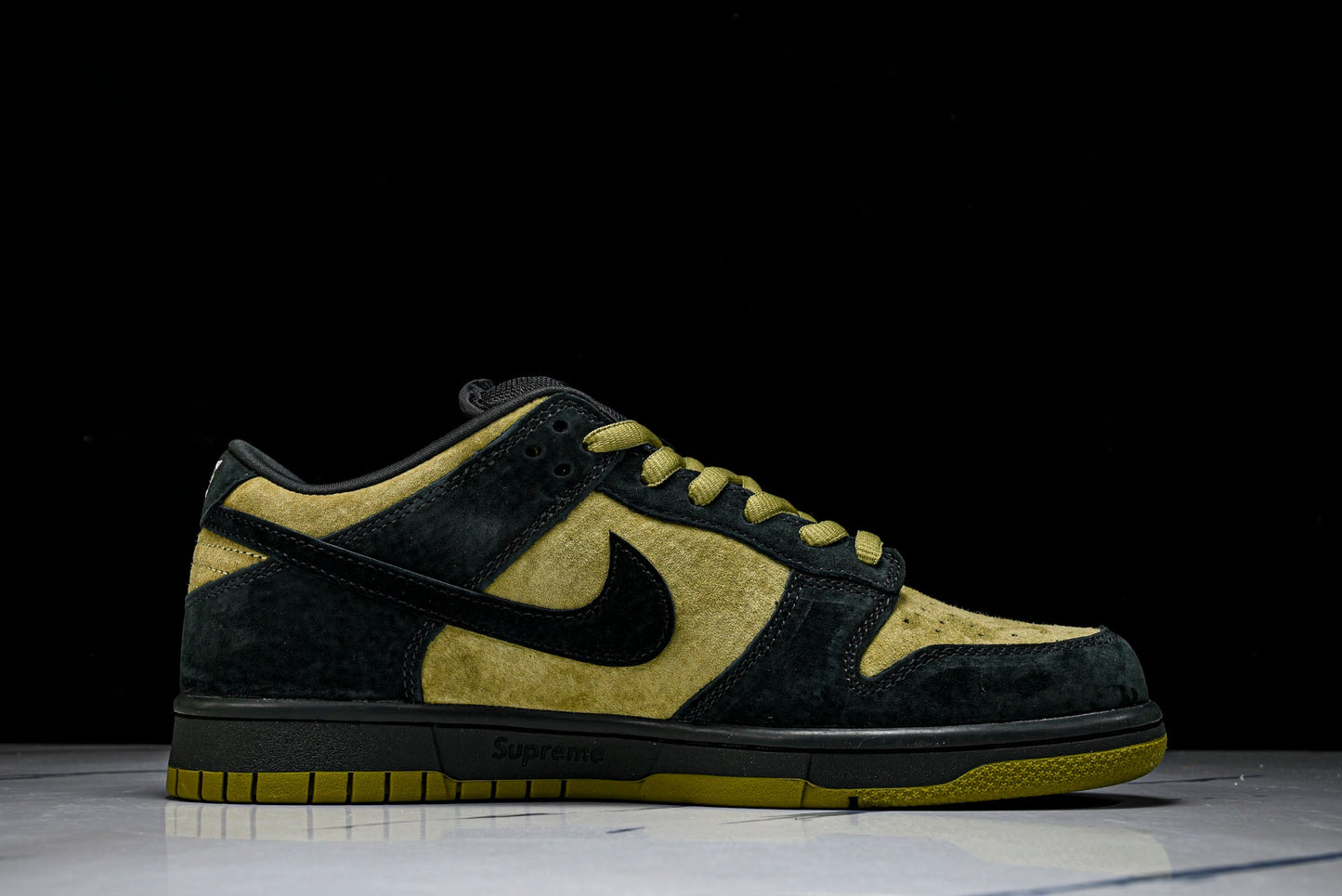 SB Dnk Low x Supreme 94 Camper Green